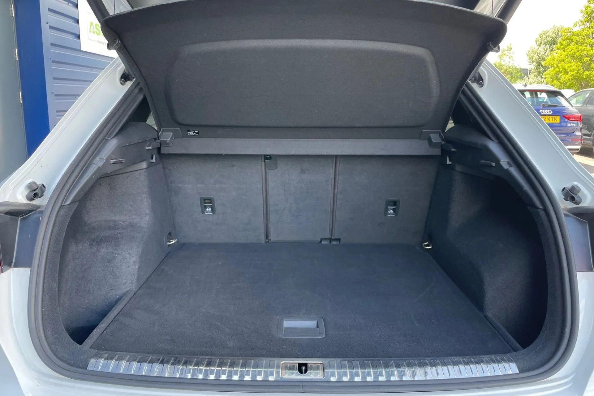 Audi Q3 thumbnail image number 18