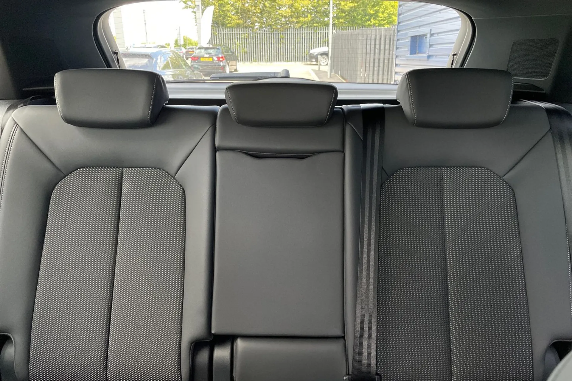 Audi Q3 thumbnail image number 32