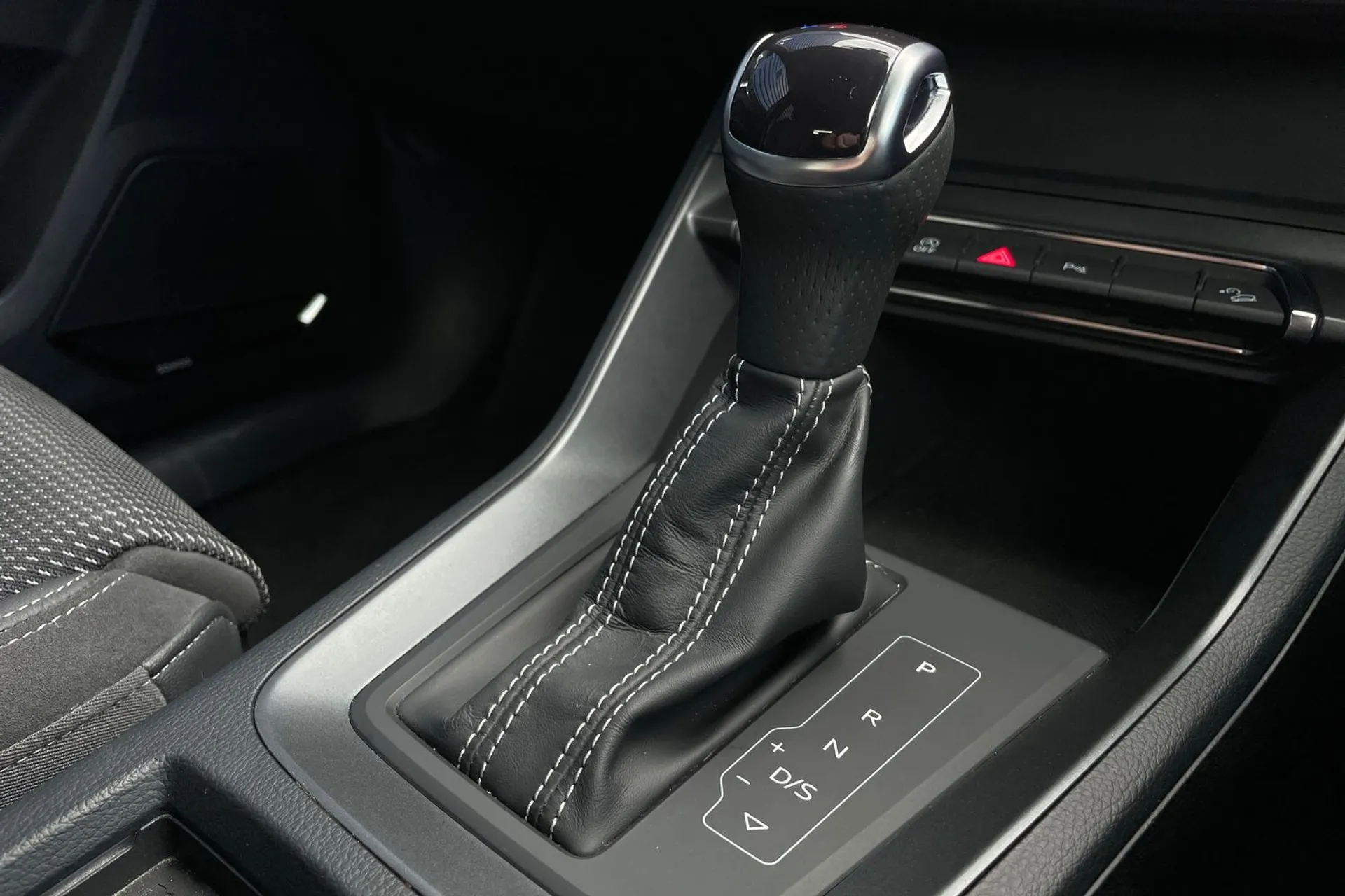 Audi Q3 thumbnail image number 28