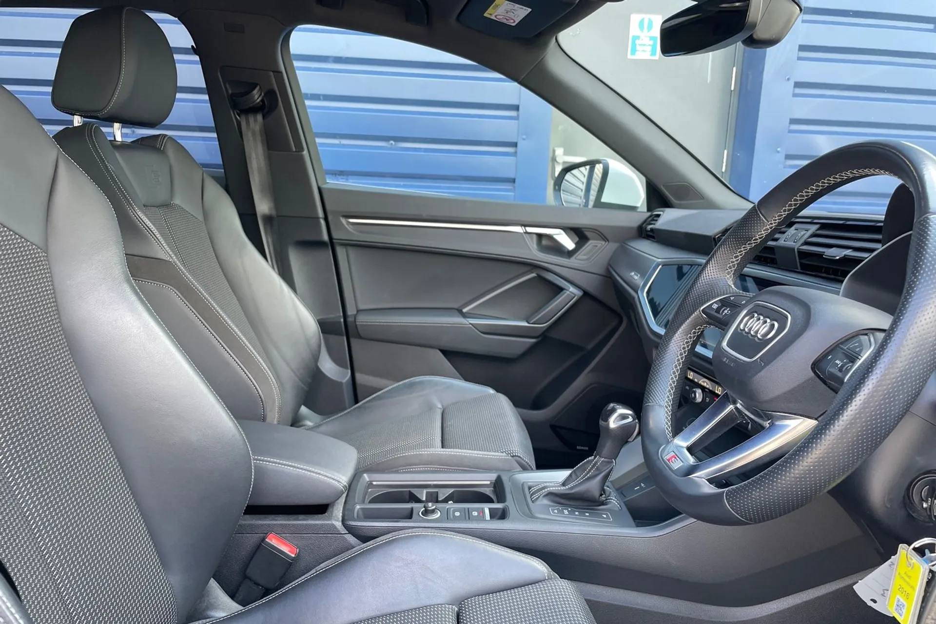 Audi Q3 thumbnail image number 24