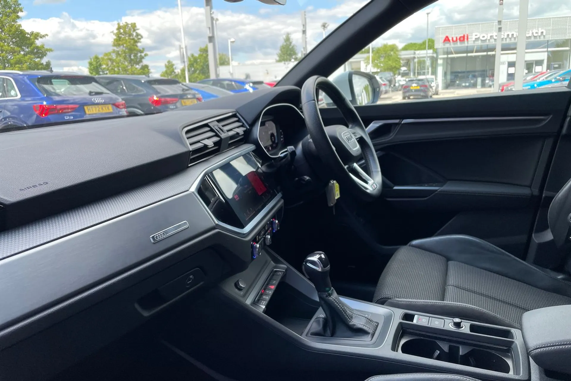 Audi Q3 thumbnail image number 26