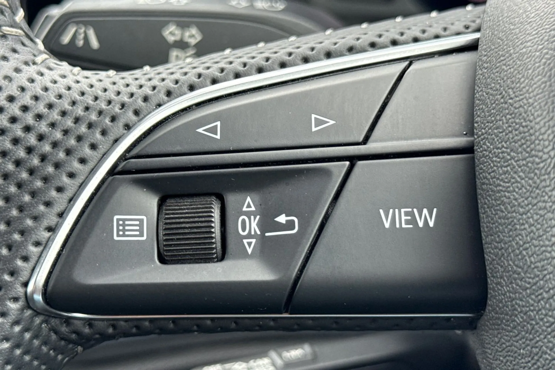 Audi Q3 thumbnail image number 22