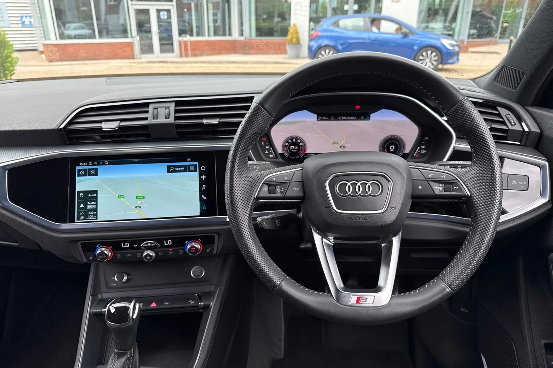 Audi Q3 thumbnail image number 38