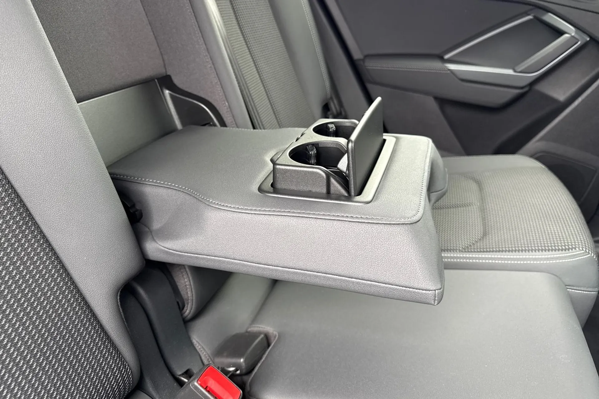 Audi Q3 thumbnail image number 43