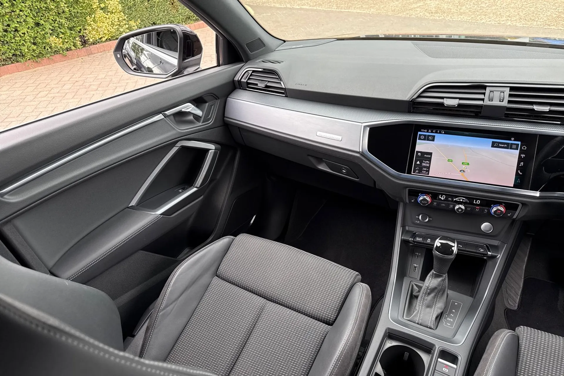Audi Q3 thumbnail image number 35