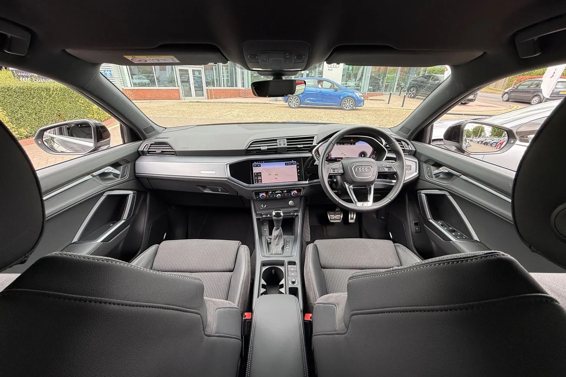 Audi Q3 thumbnail image number 3
