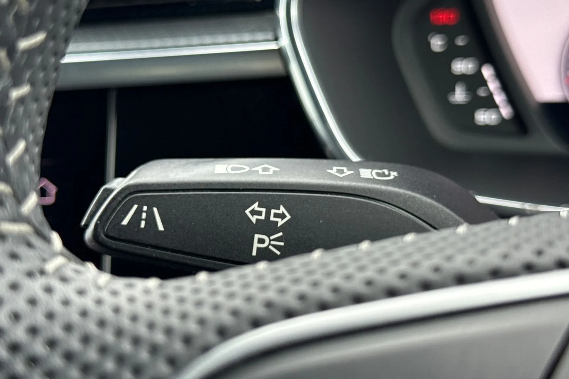 Audi Q3 thumbnail image number 19