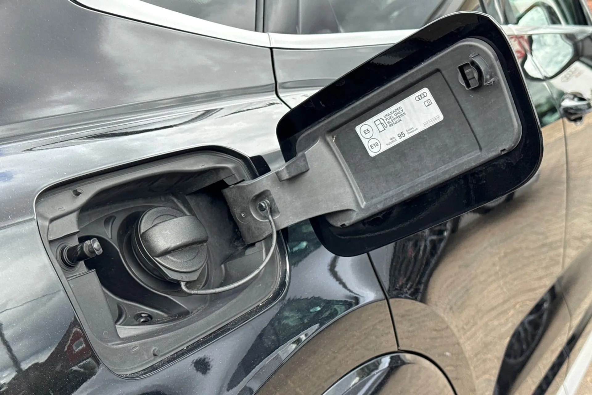 Audi Q3 thumbnail image number 48