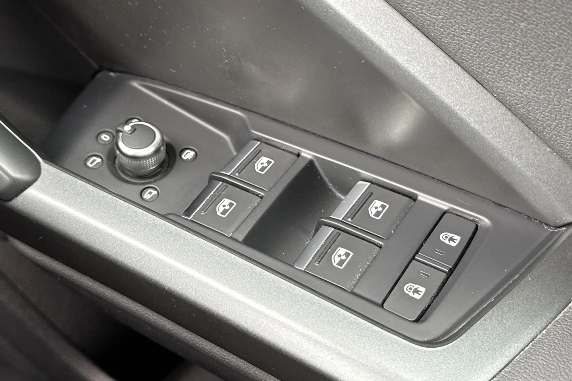 Audi Q3 thumbnail image number 20