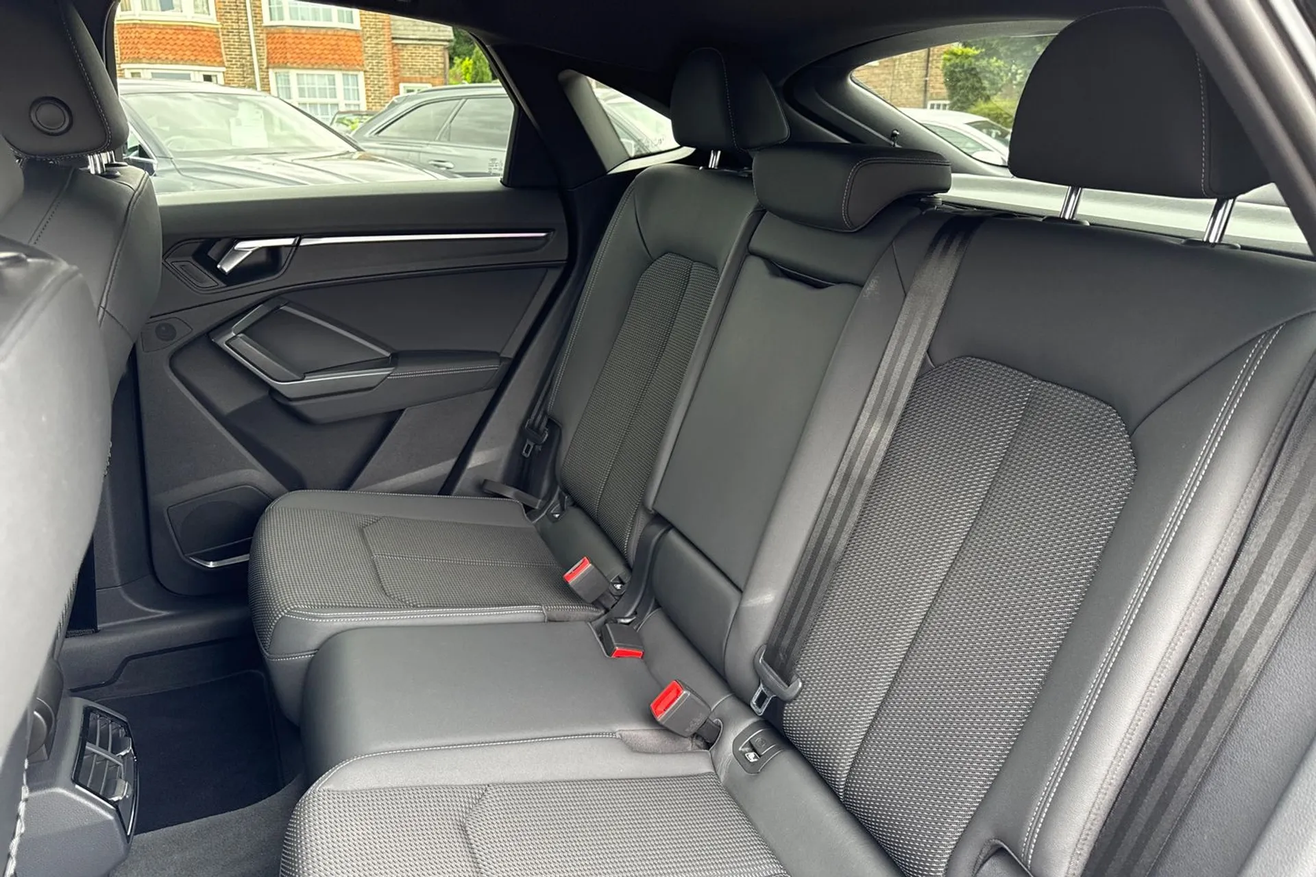 Audi Q3 thumbnail image number 40