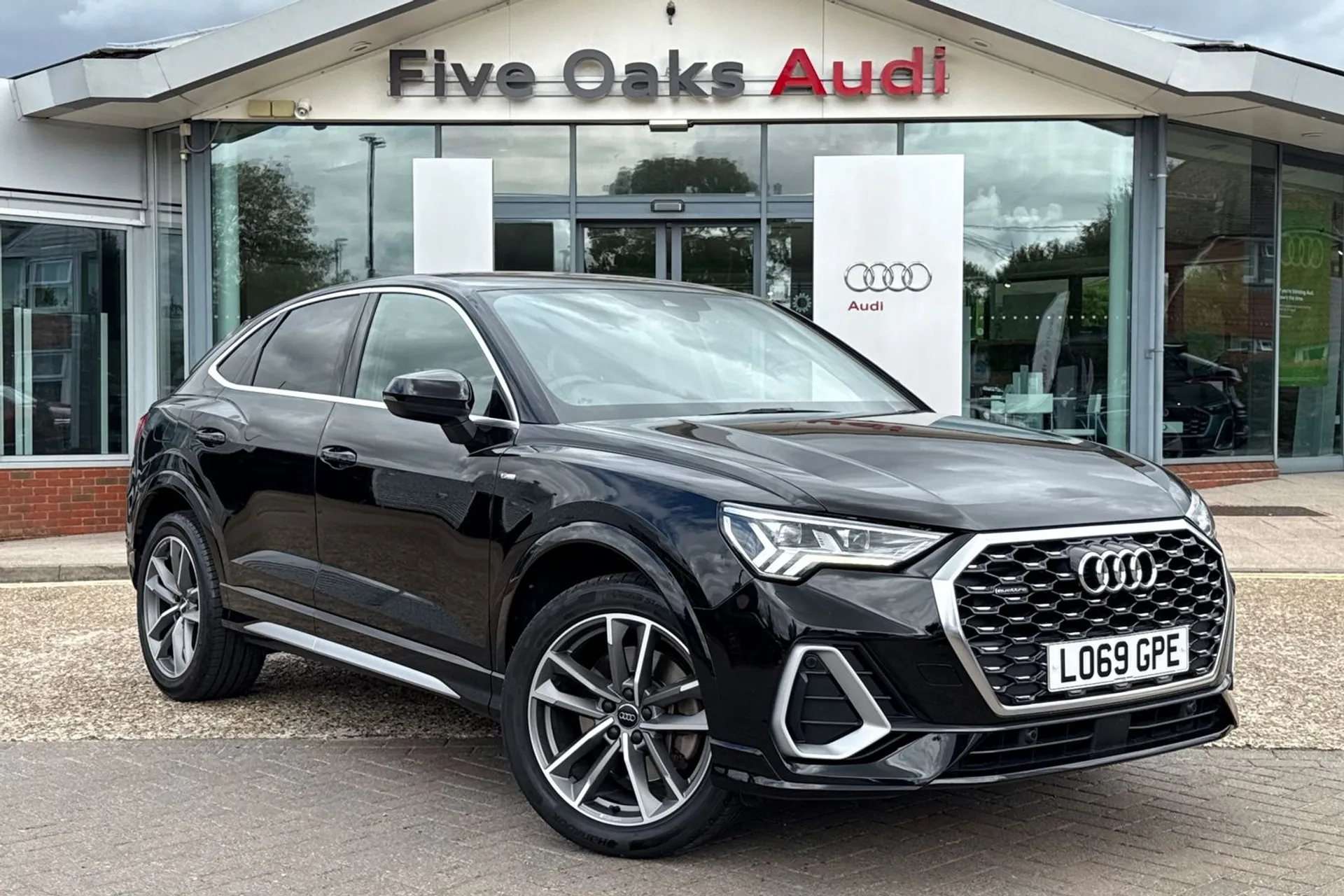 Audi Q3 focused image