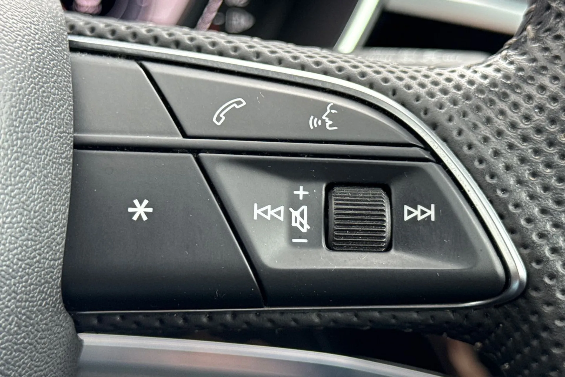 Audi Q3 thumbnail image number 23