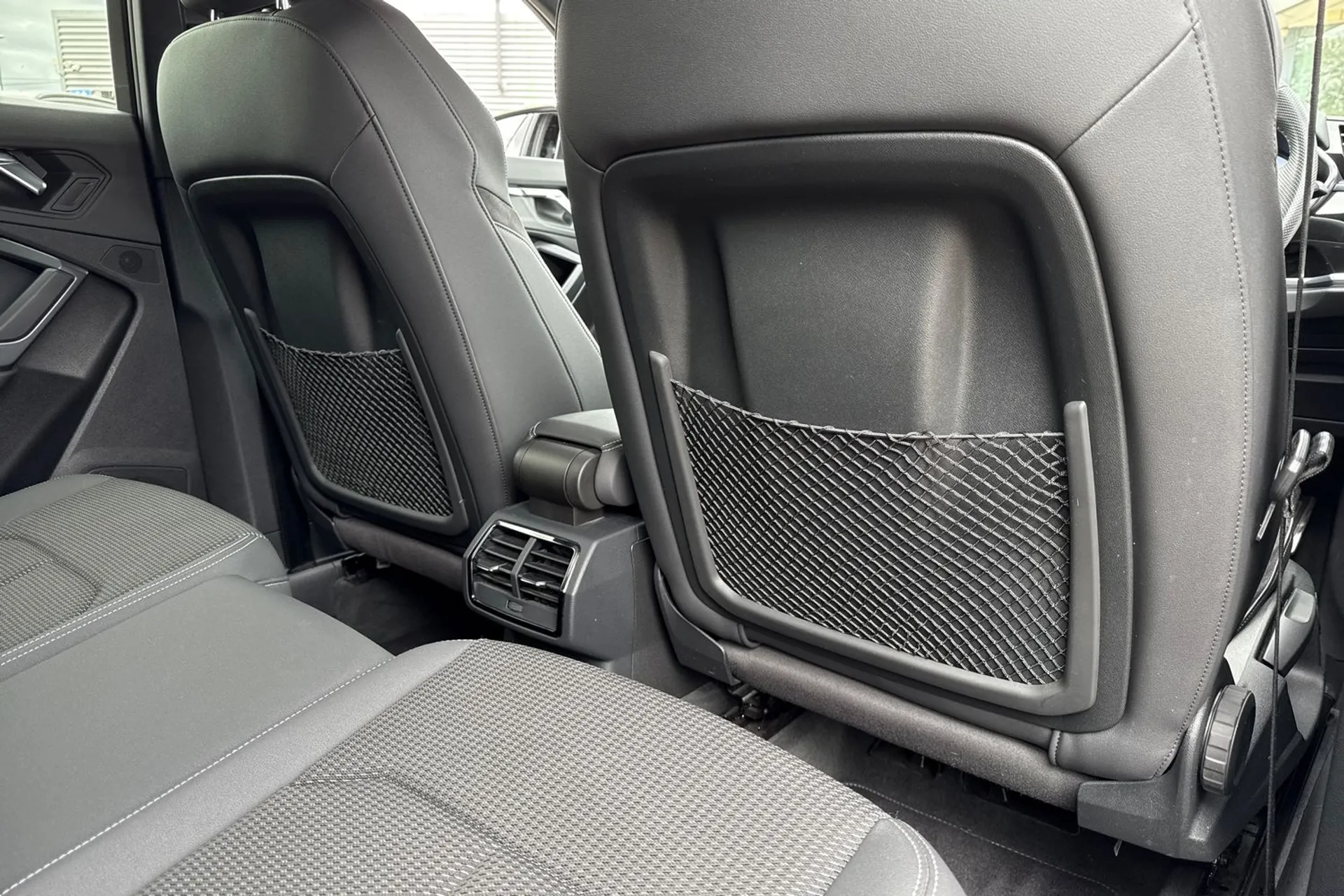 Audi Q3 thumbnail image number 44