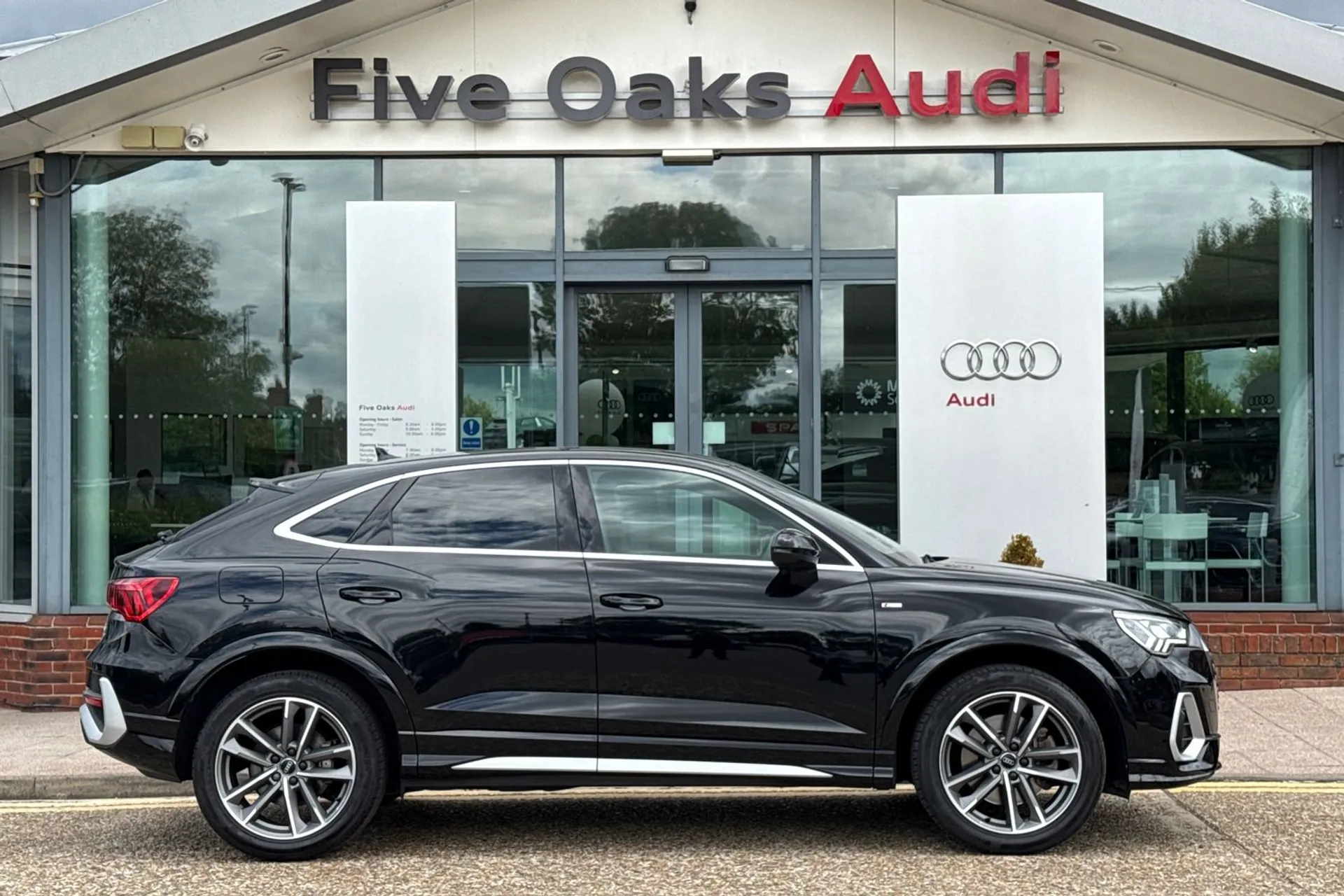 Audi Q3 thumbnail image number 2