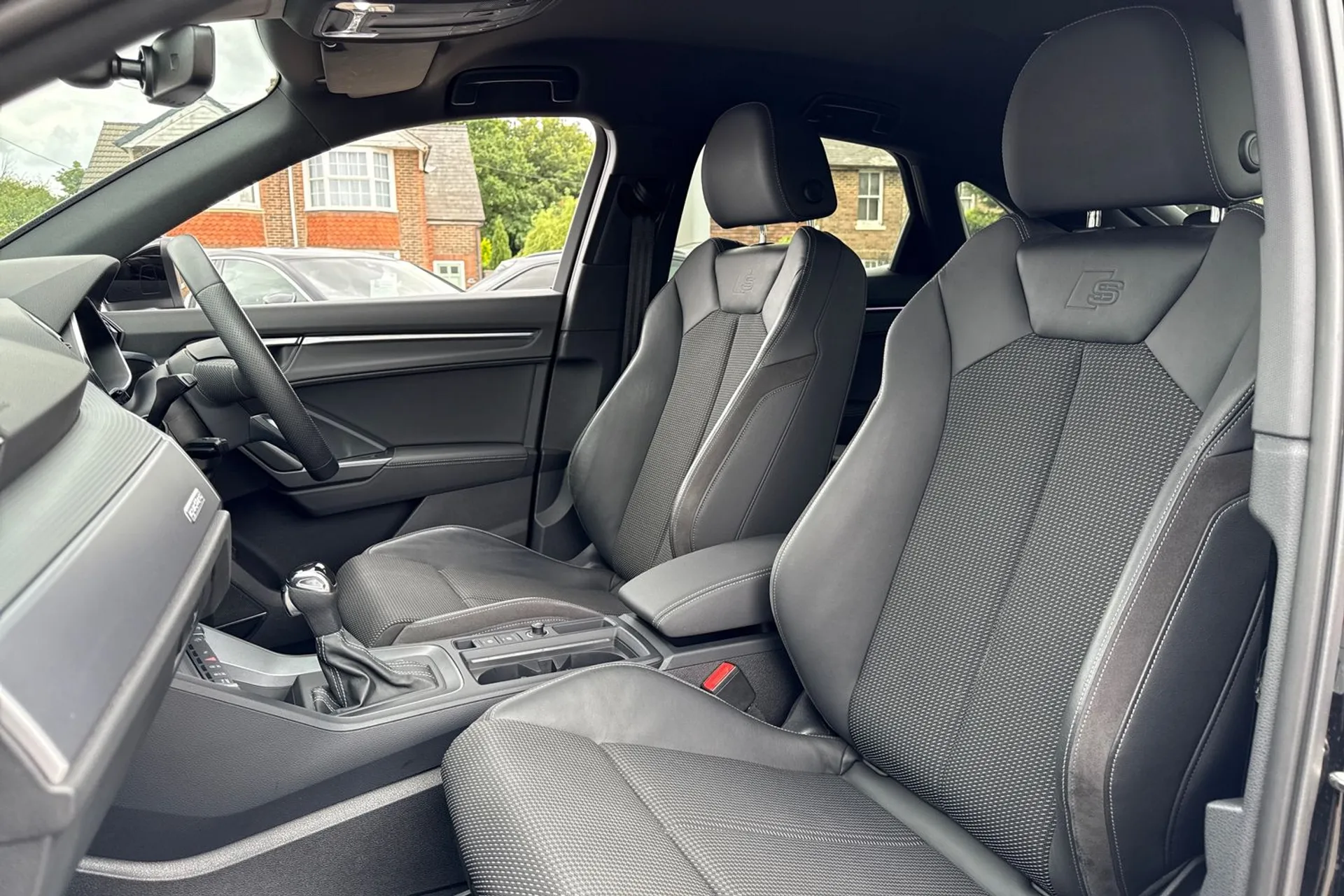 Audi Q3 thumbnail image number 31
