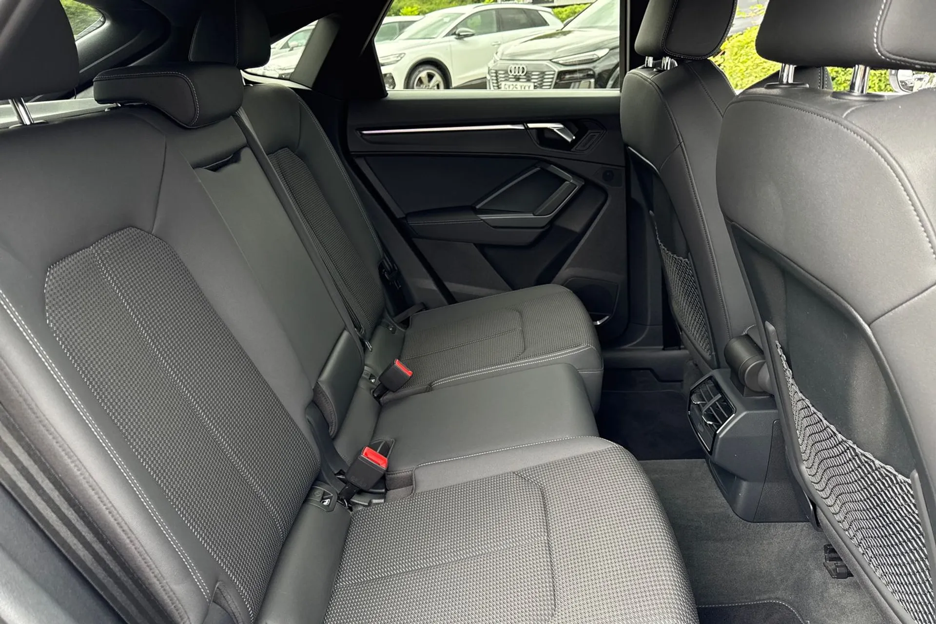 Audi Q3 thumbnail image number 42