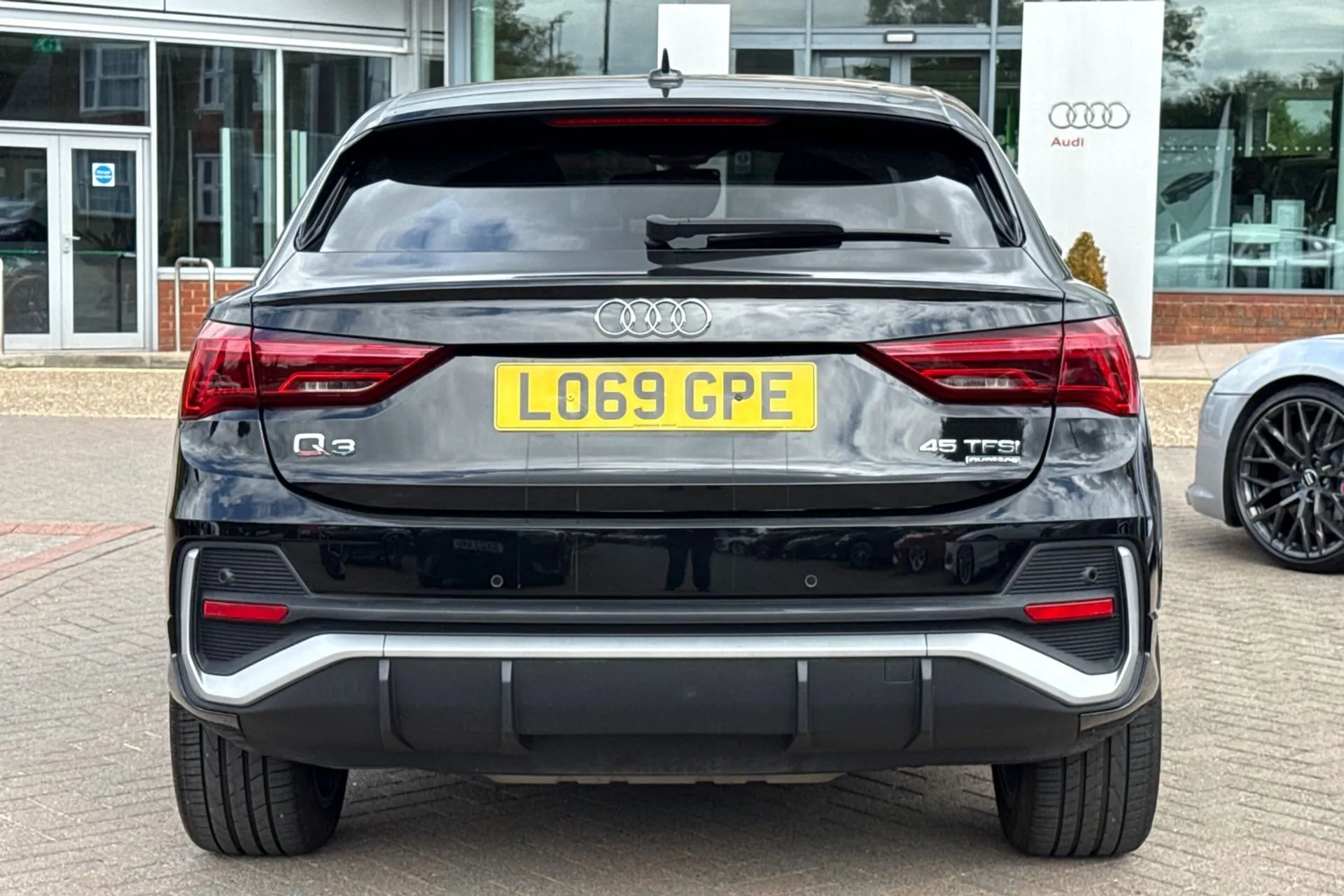 Audi Q3 thumbnail image number 5