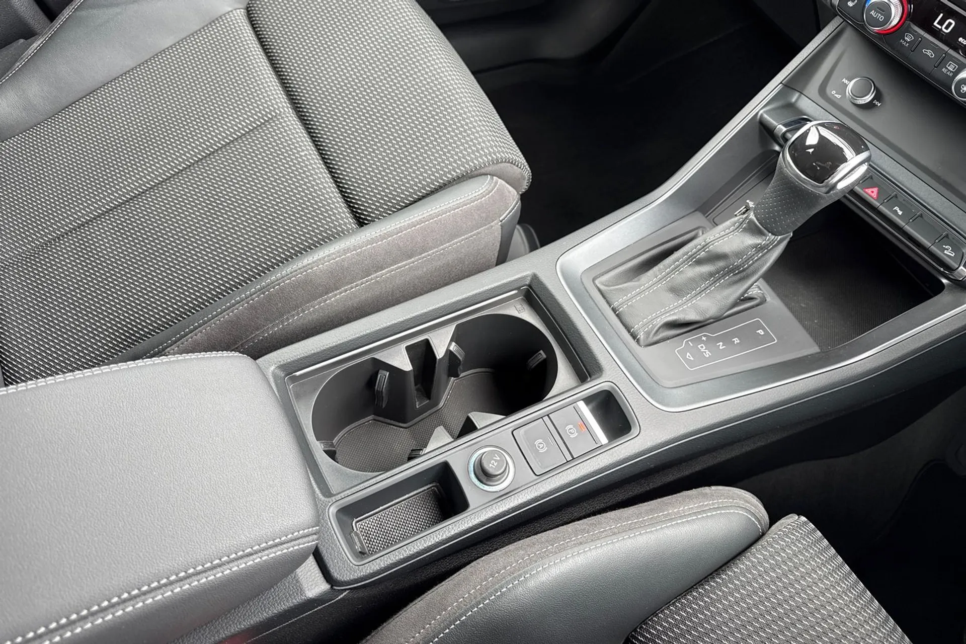 Audi Q3 thumbnail image number 36