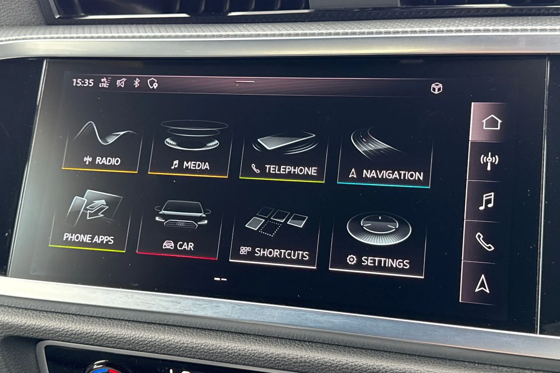 Audi Q3 thumbnail image number 14