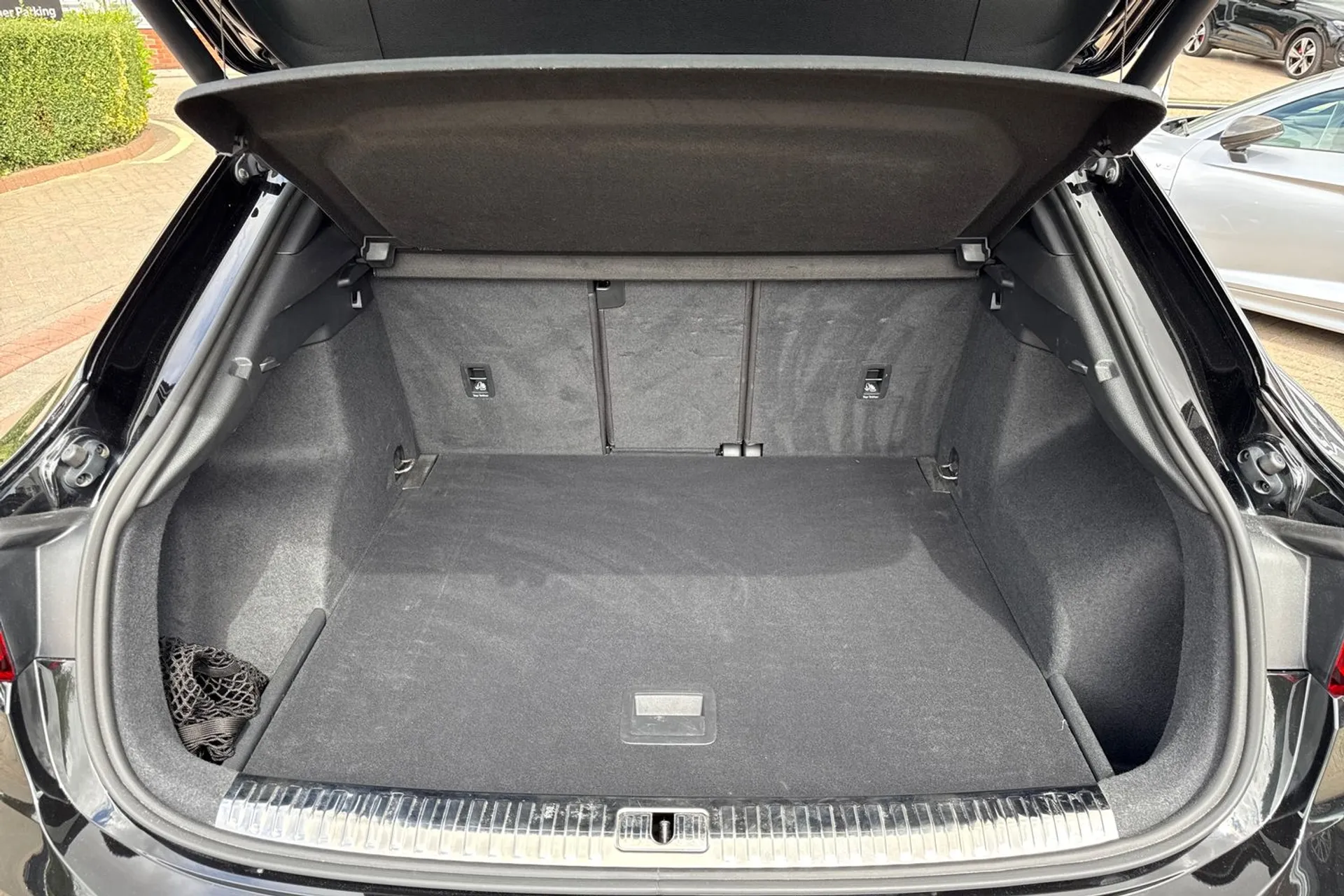 Audi Q3 thumbnail image number 32