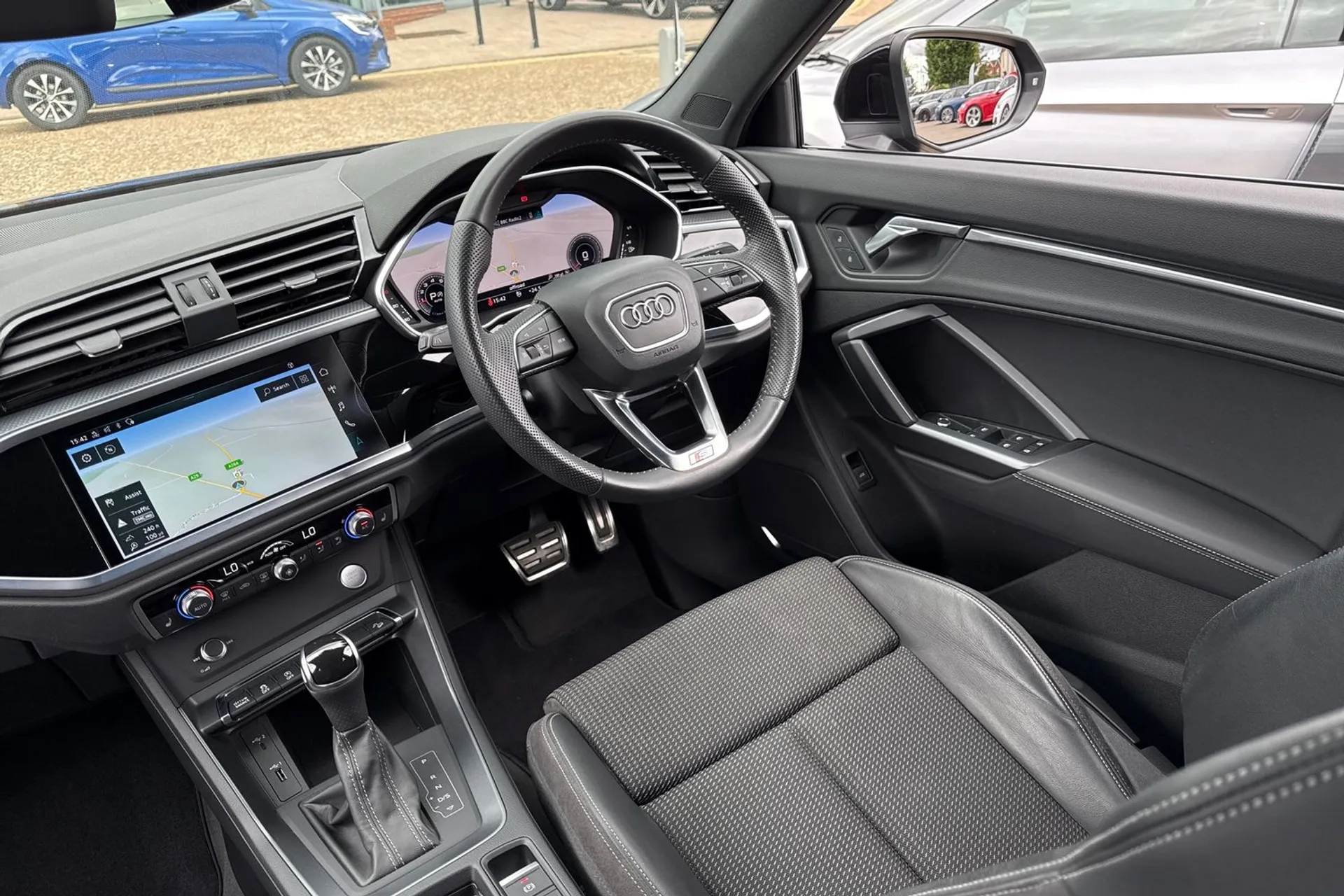 Audi Q3 thumbnail image number 39