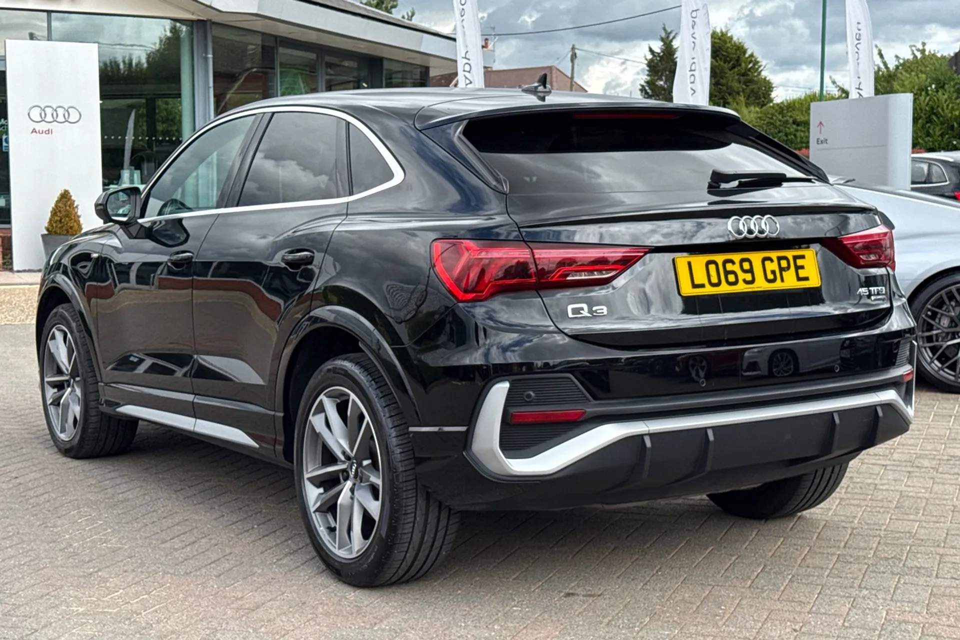 Audi Q3 thumbnail image number 6