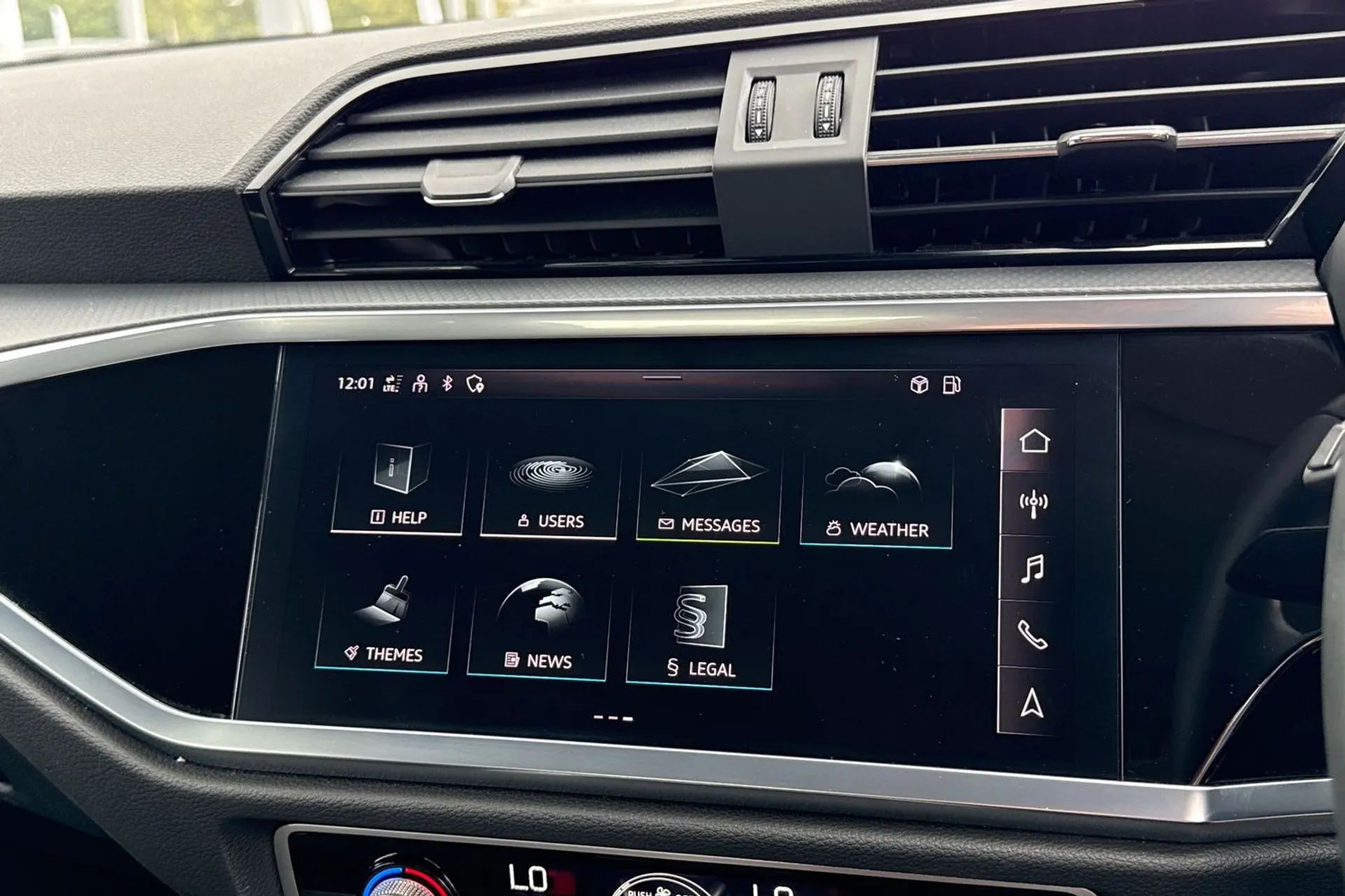Audi Q3 thumbnail image number 26