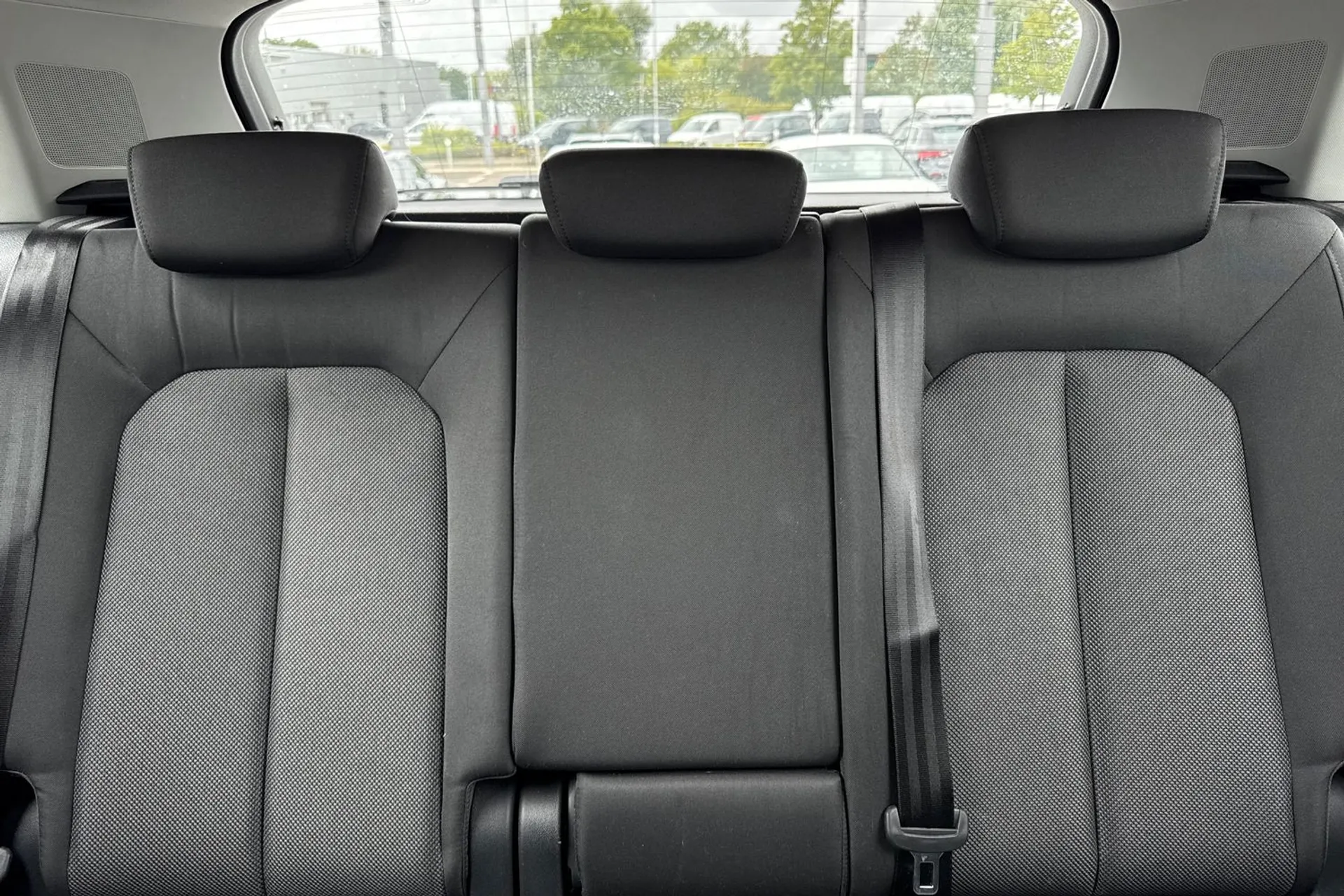 Audi Q3 thumbnail image number 36