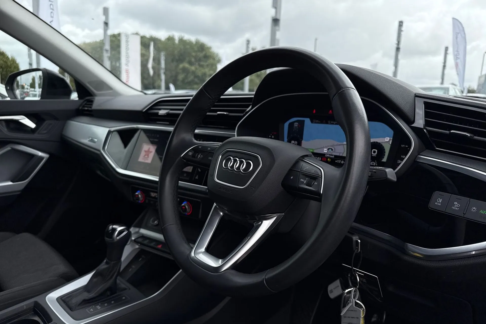 Audi Q3 thumbnail image number 30