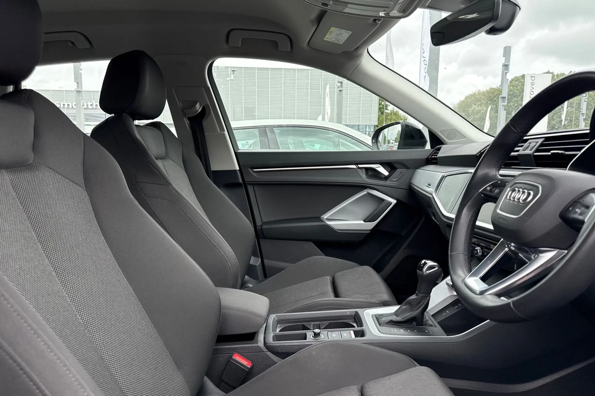 Audi Q3 thumbnail image number 28
