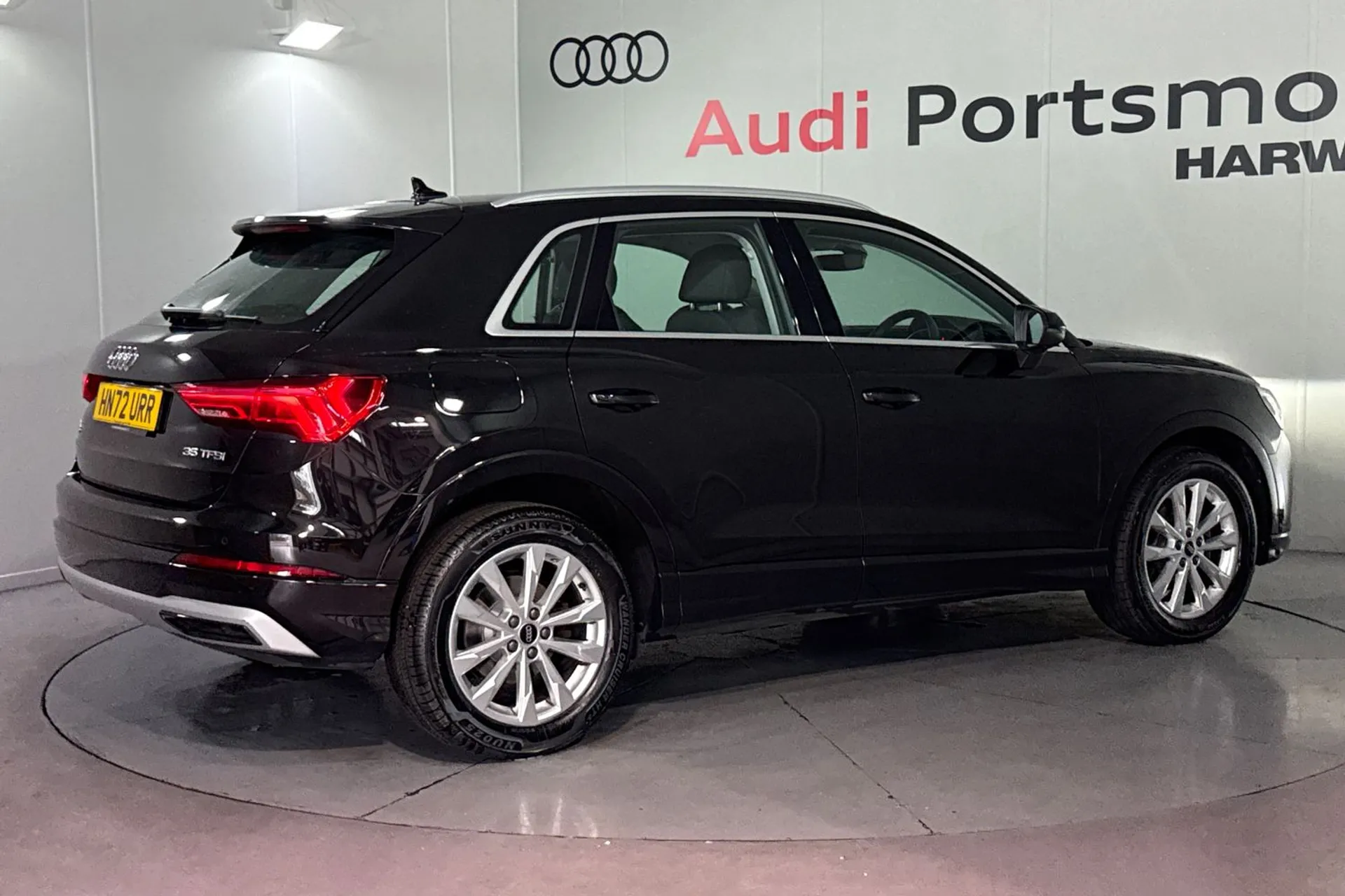 Audi Q3 thumbnail image number 10