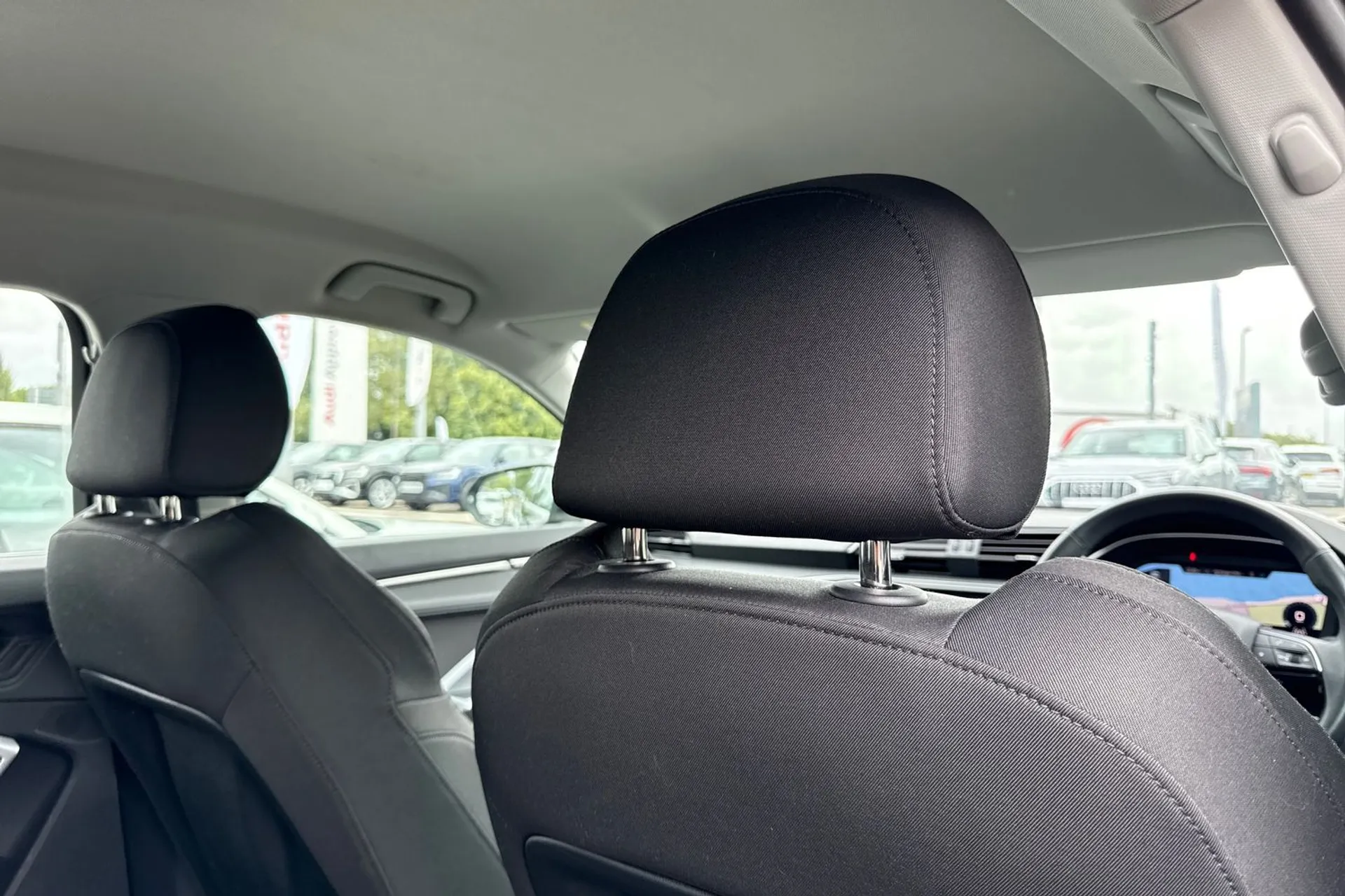 Audi Q3 thumbnail image number 25