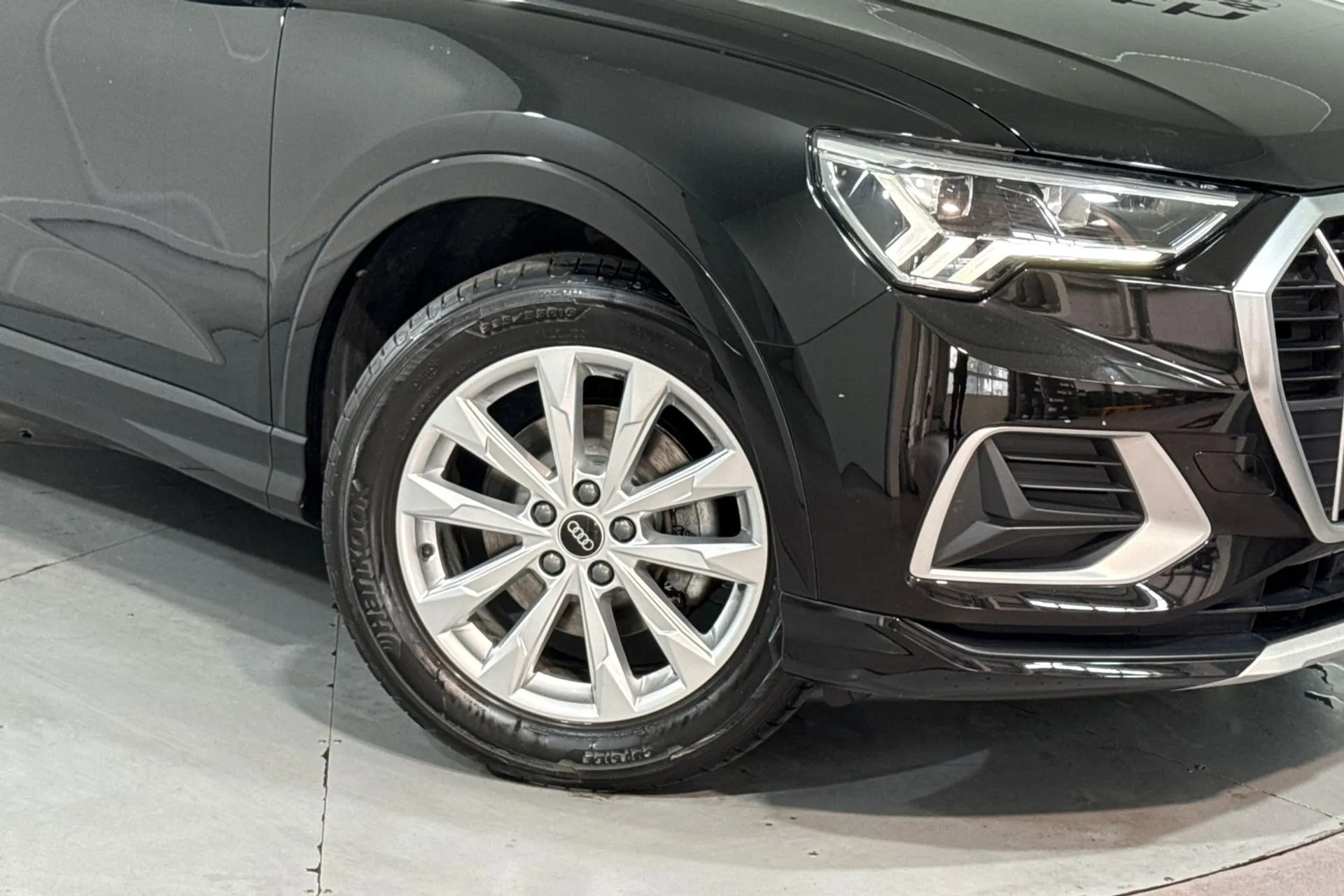 Audi Q3 thumbnail image number 9
