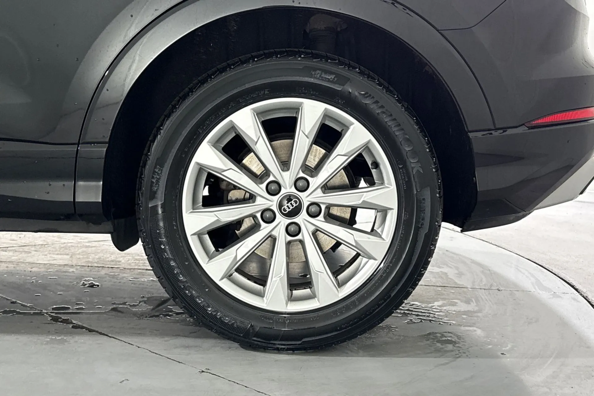 Audi Q3 thumbnail image number 12