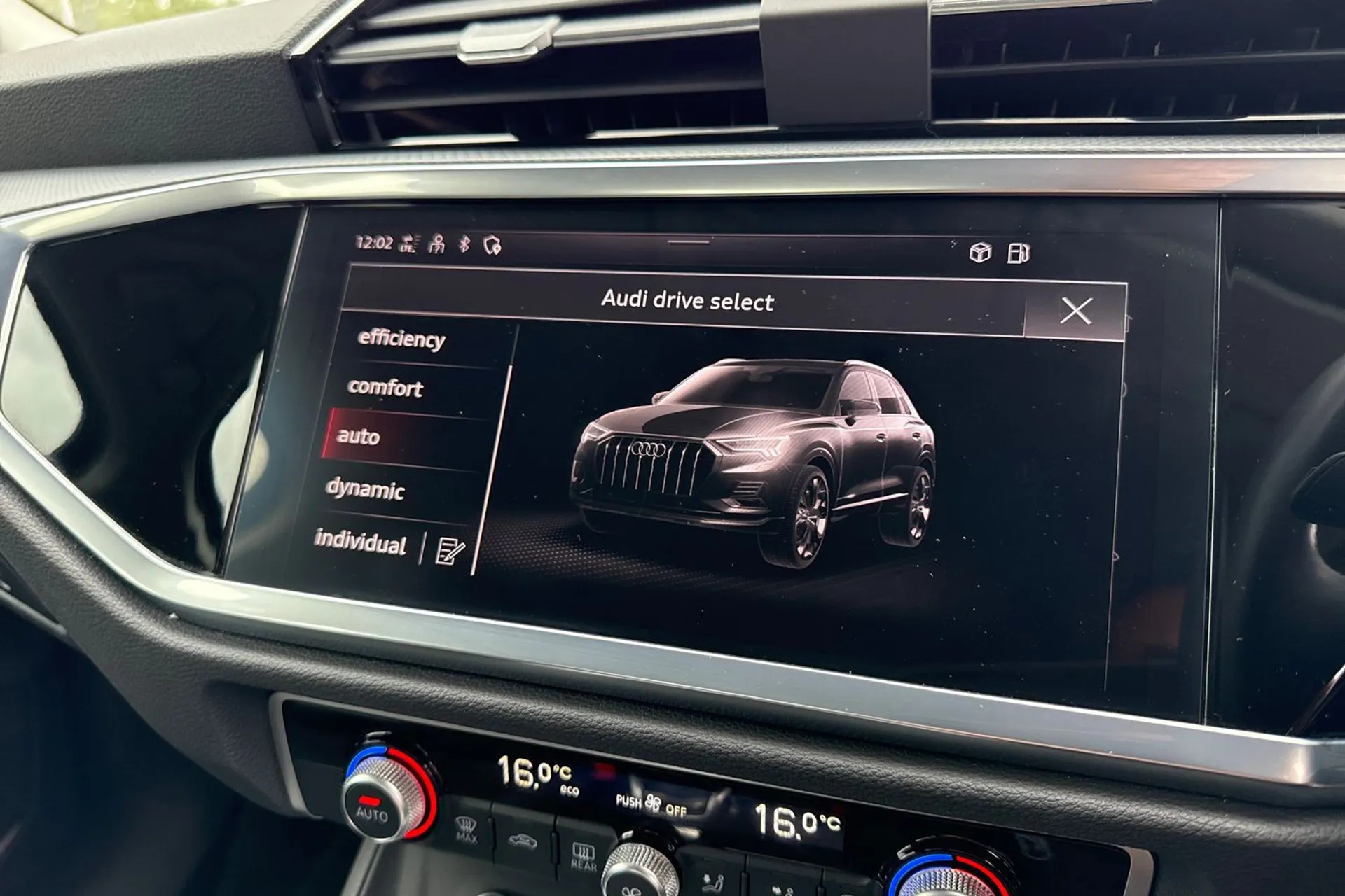 Audi Q3 thumbnail image number 31