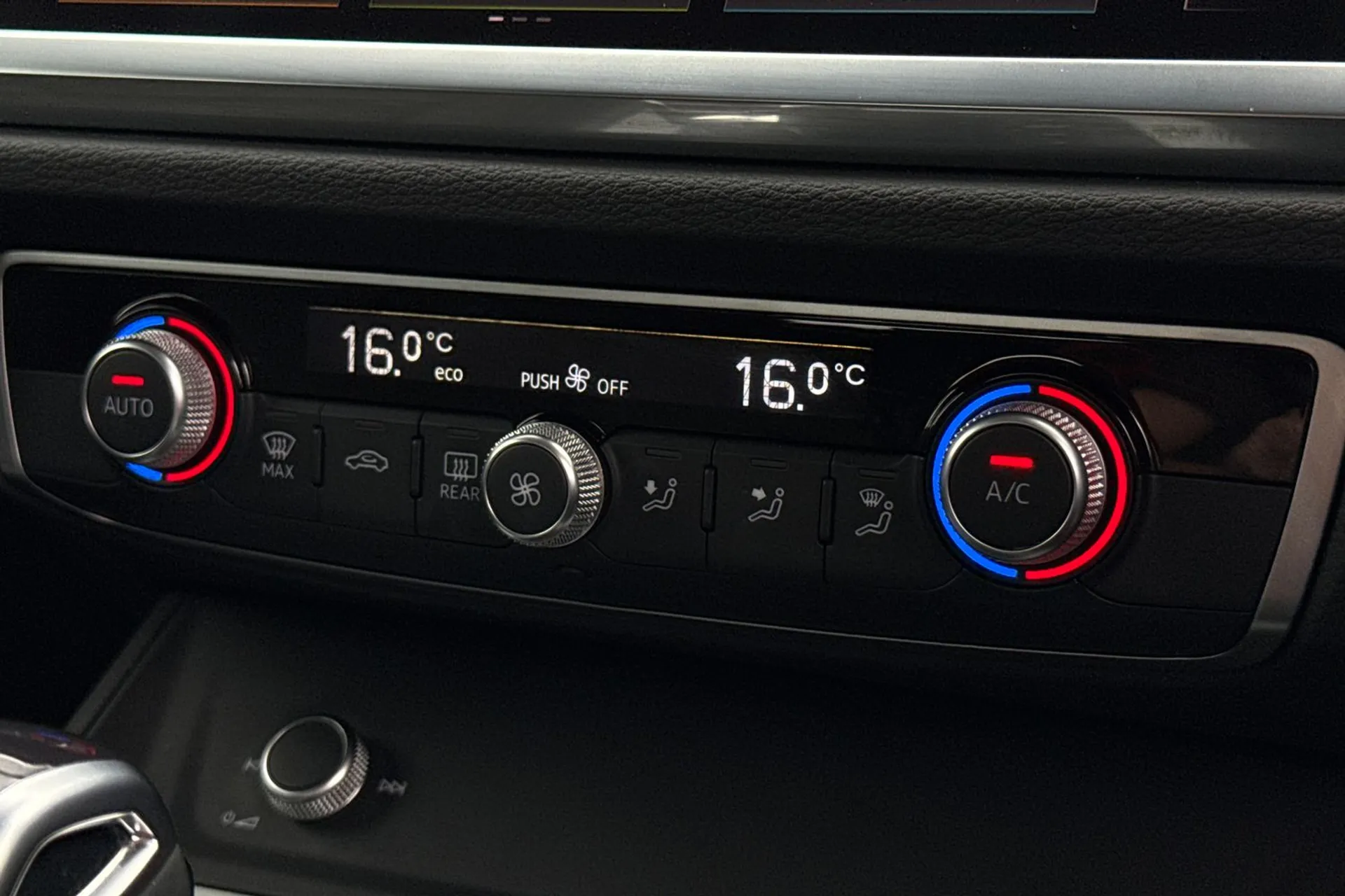 Audi Q3 thumbnail image number 22