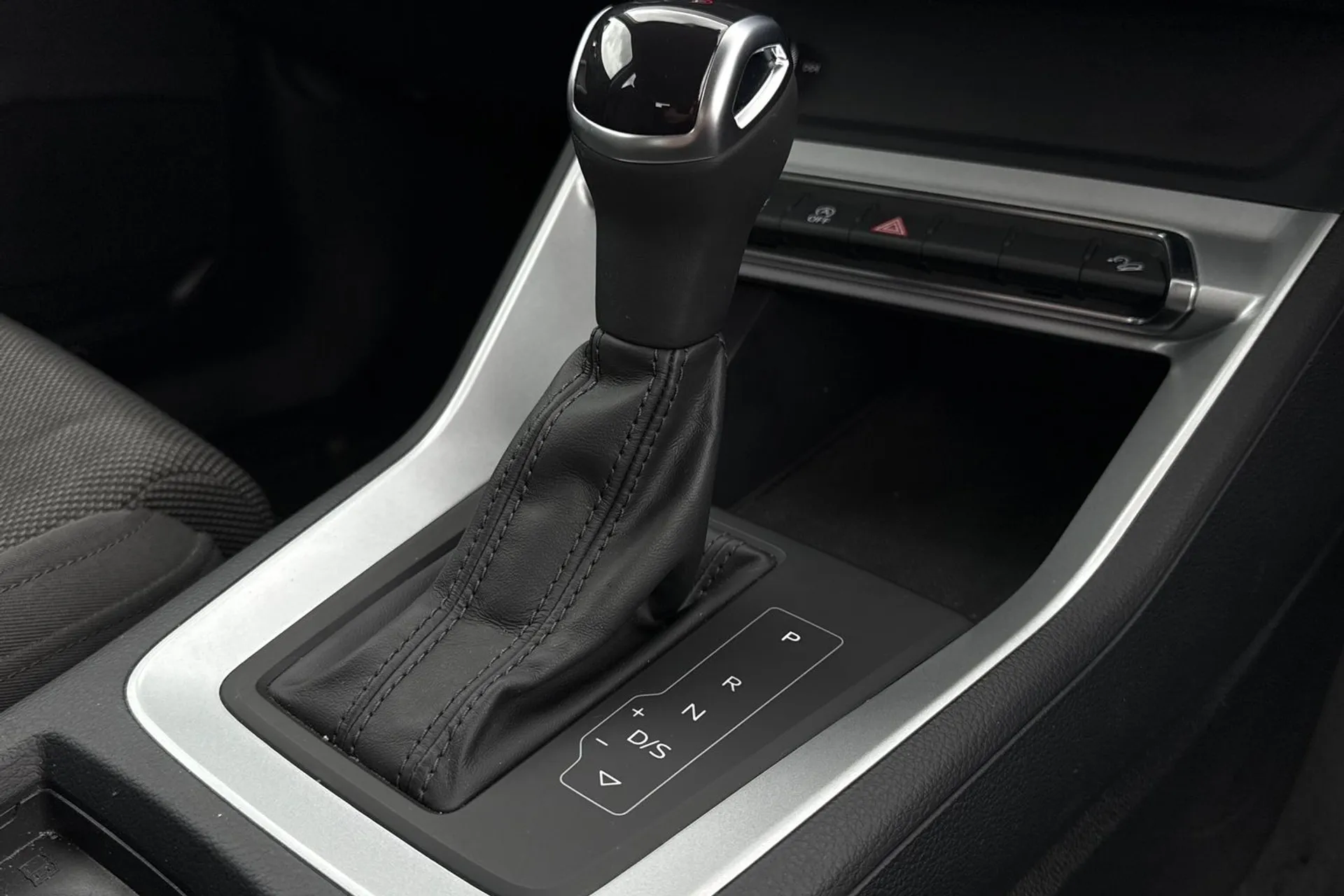 Audi Q3 thumbnail image number 27