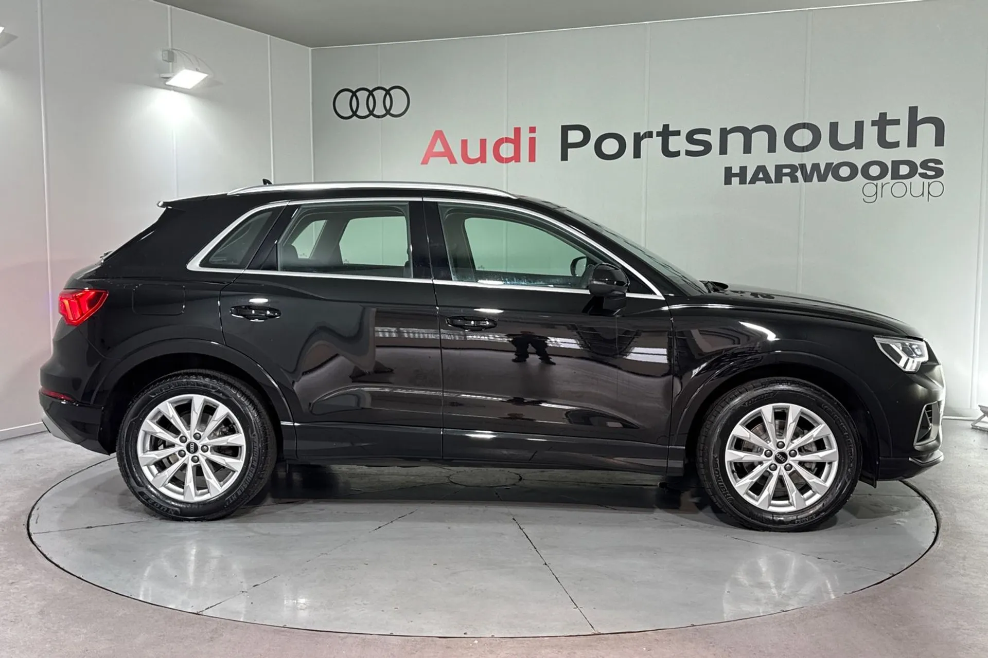 Audi Q3 thumbnail image number 2