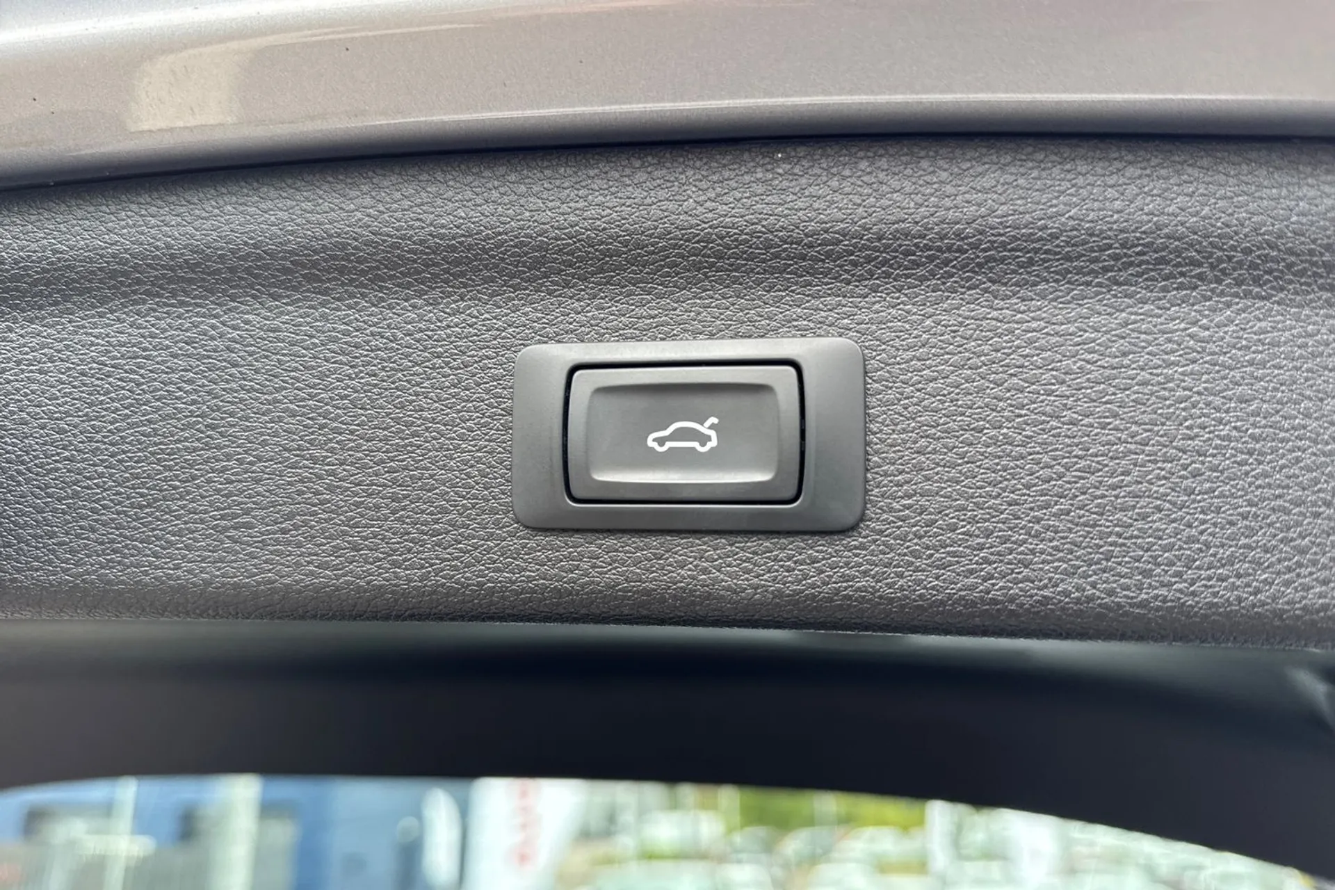 Audi Q3 thumbnail image number 19