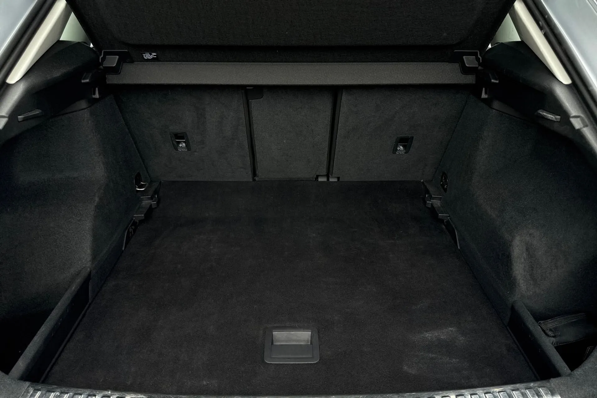 Audi Q3 thumbnail image number 18