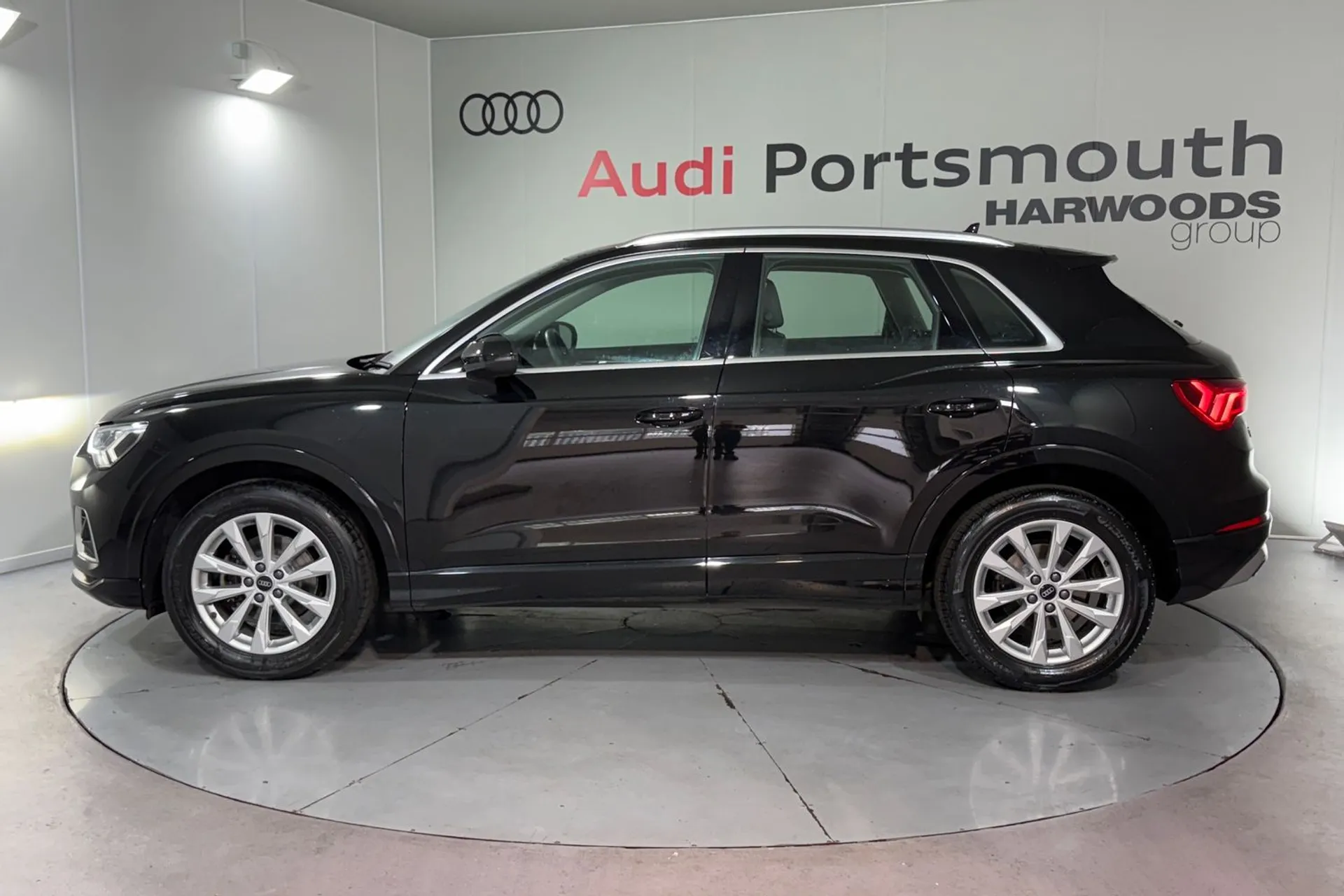 Audi Q3 thumbnail image number 11