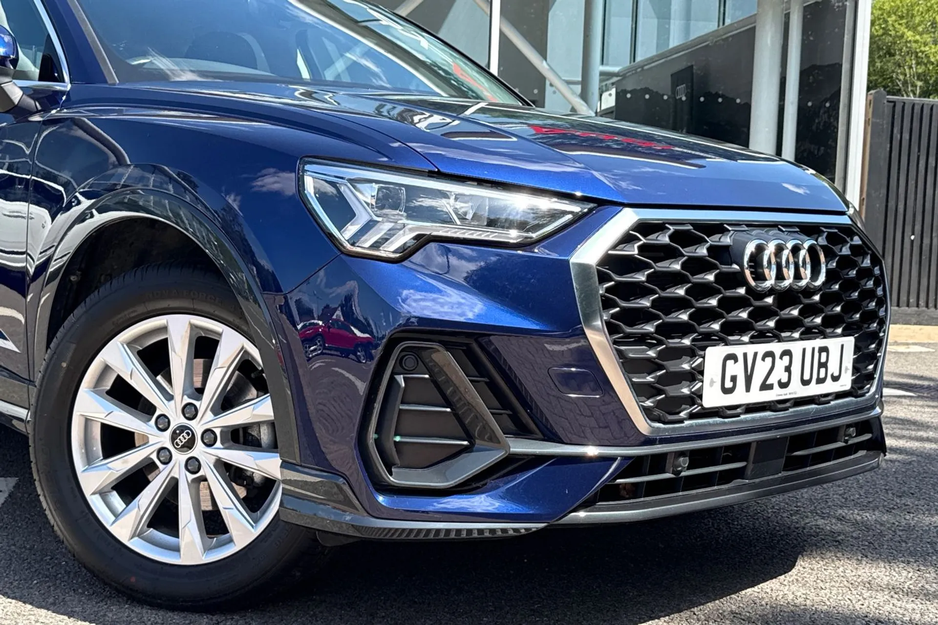 Audi Q3 thumbnail image number 5