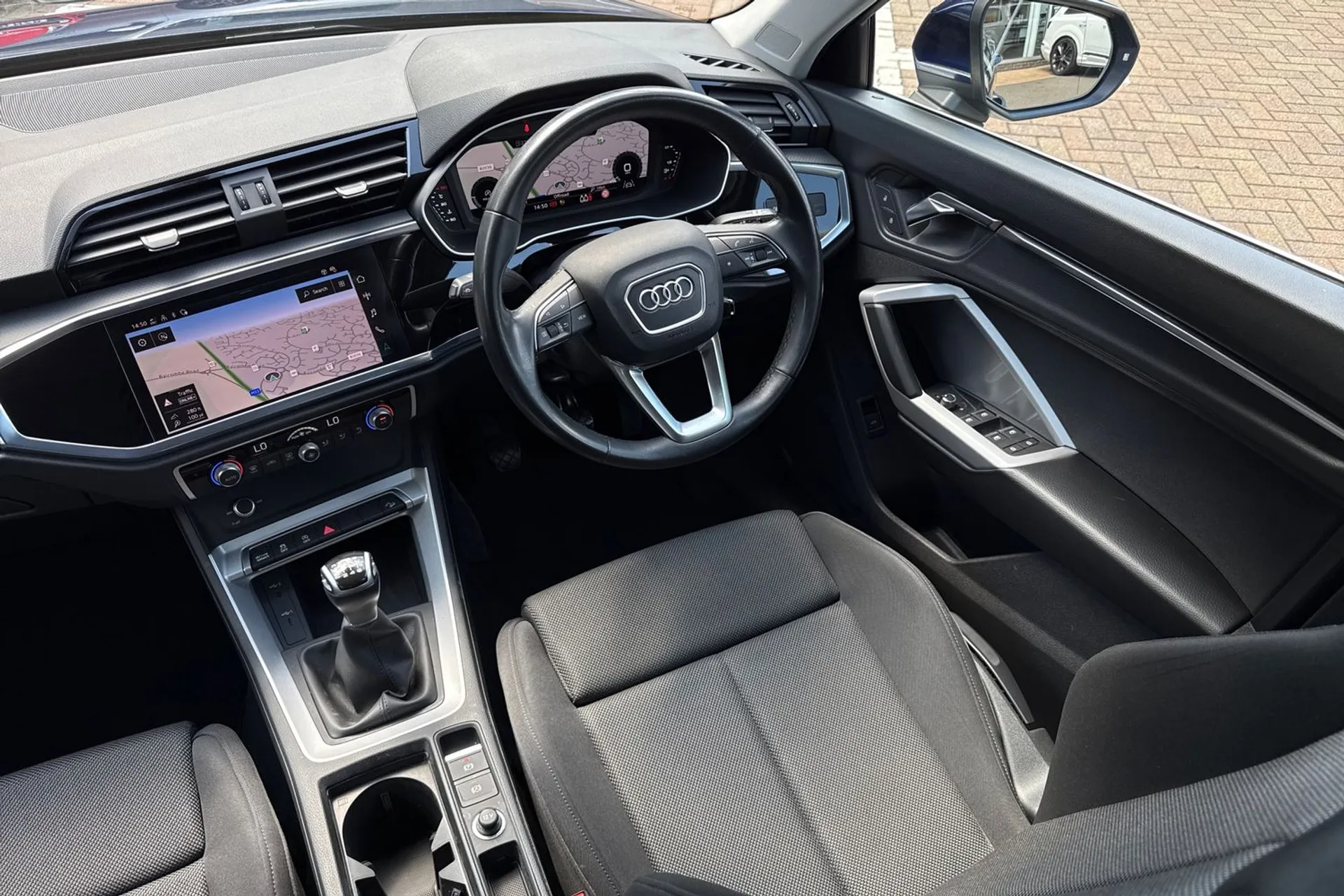 Audi Q3 thumbnail image number 33