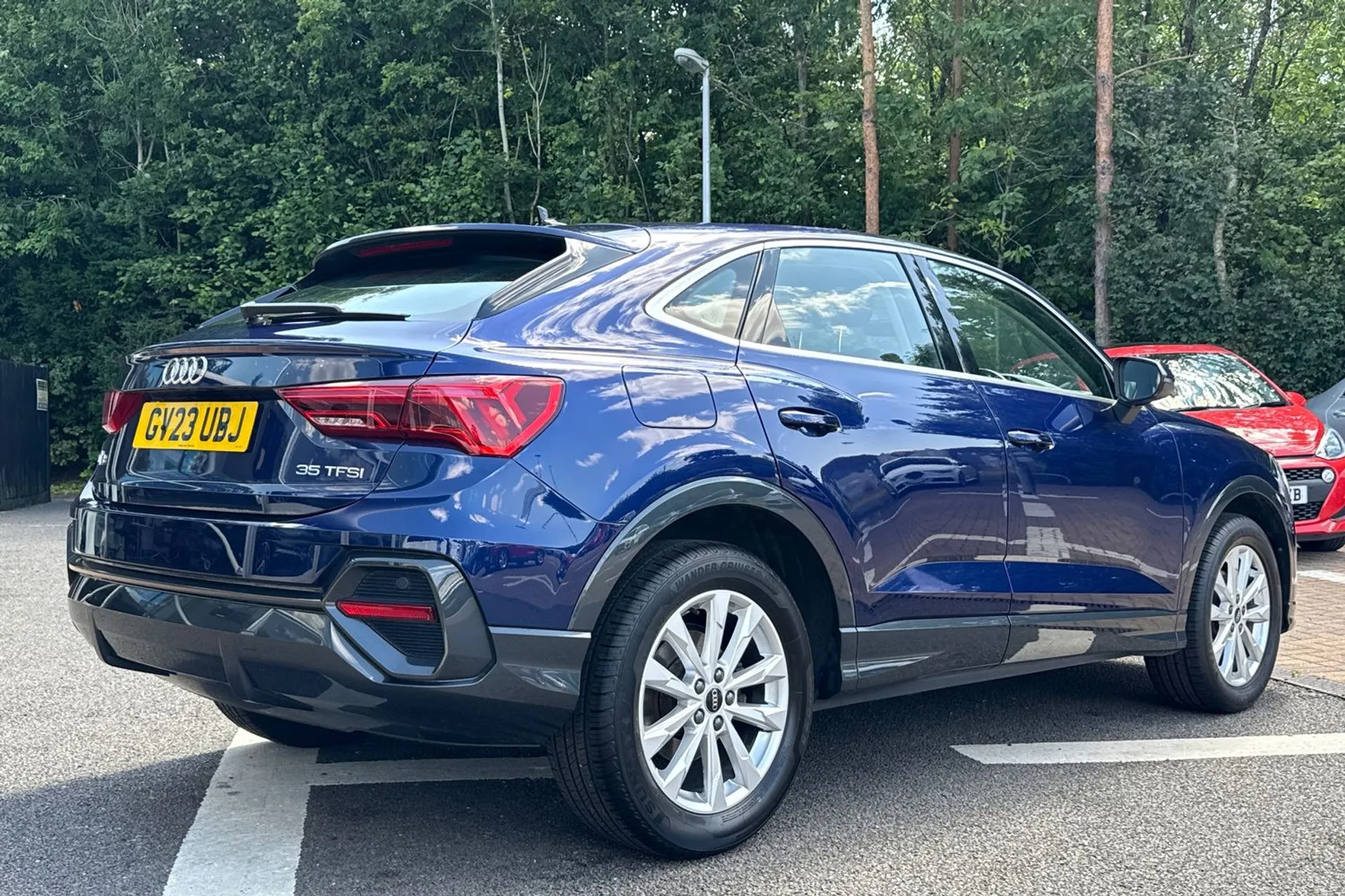 Audi Q3 thumbnail image number 6