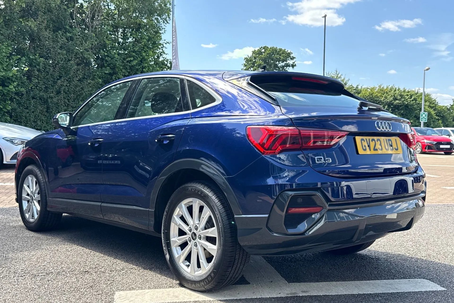 Audi Q3 thumbnail image number 8