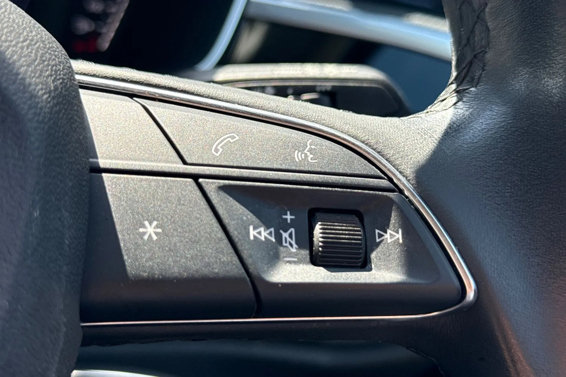 Audi Q3 thumbnail image number 37