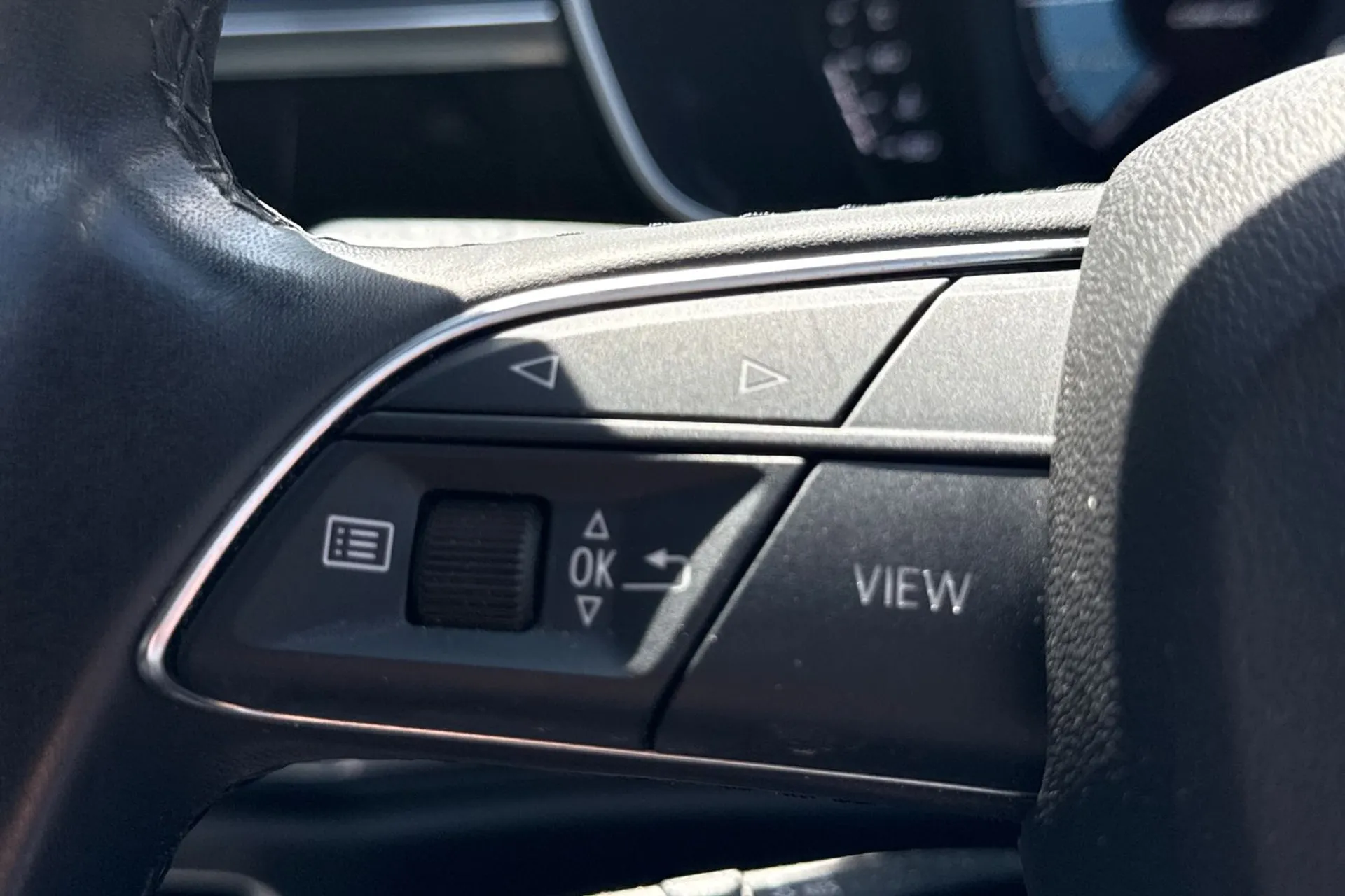 Audi Q3 thumbnail image number 36