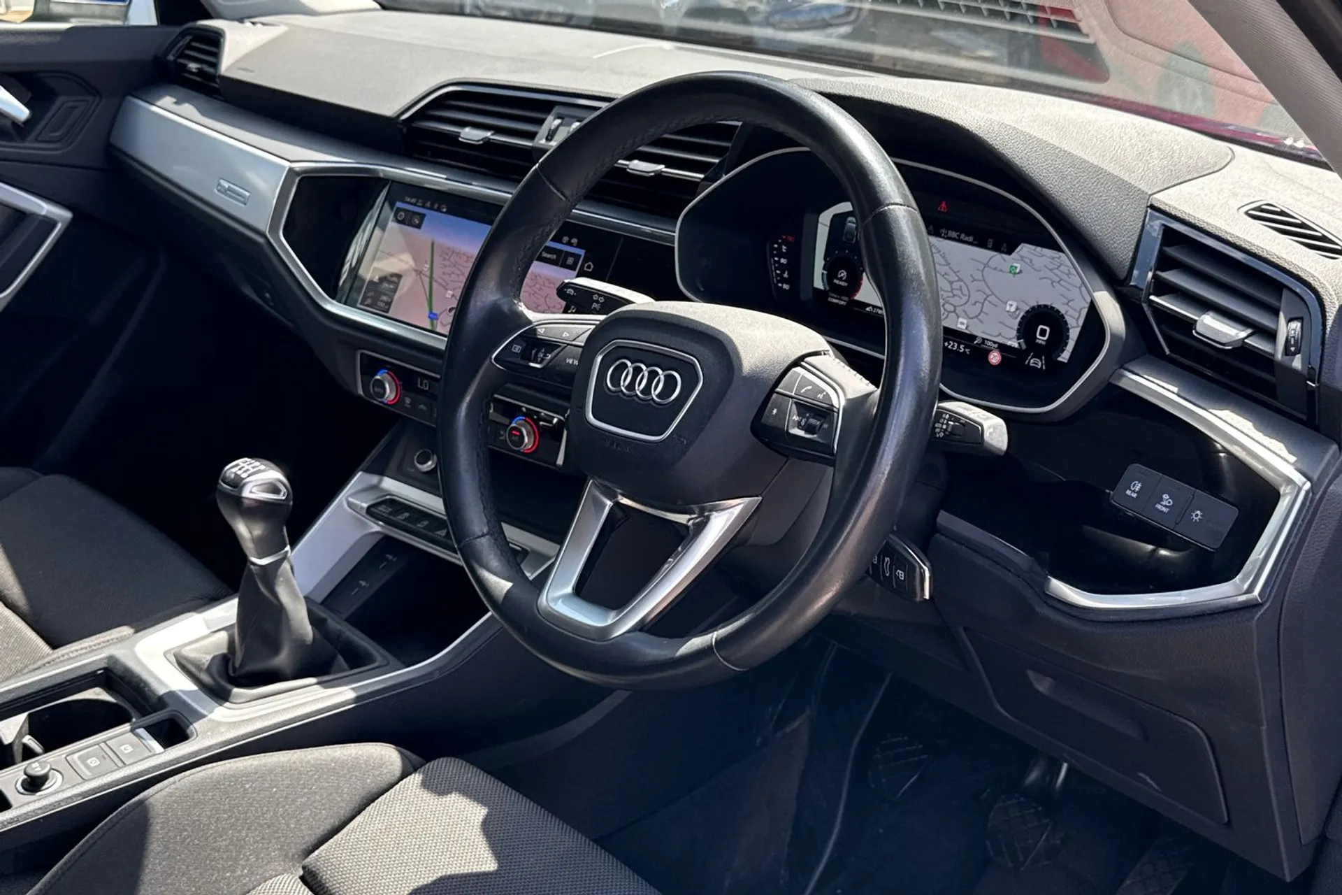 Audi Q3 thumbnail image number 25