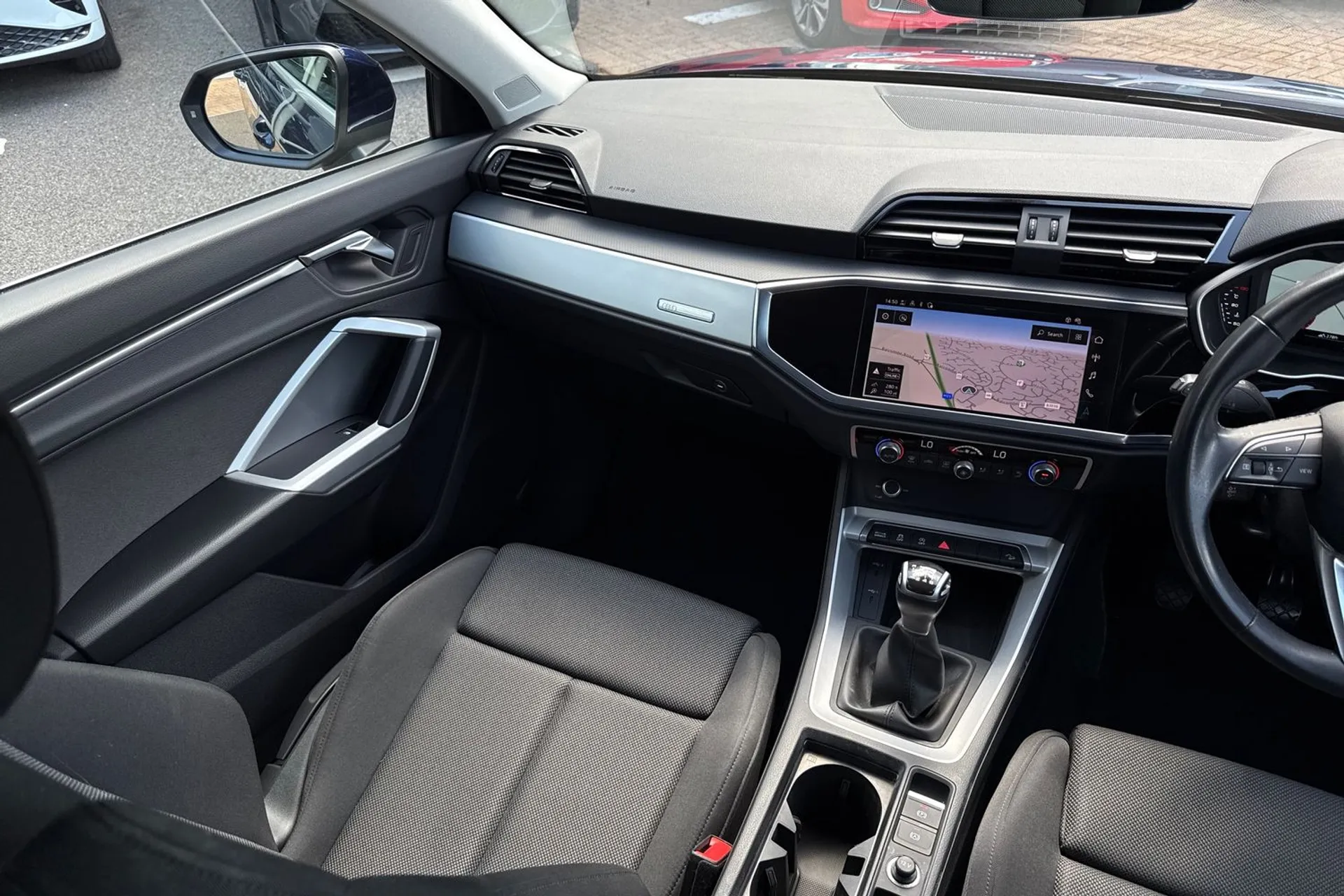 Audi Q3 thumbnail image number 32