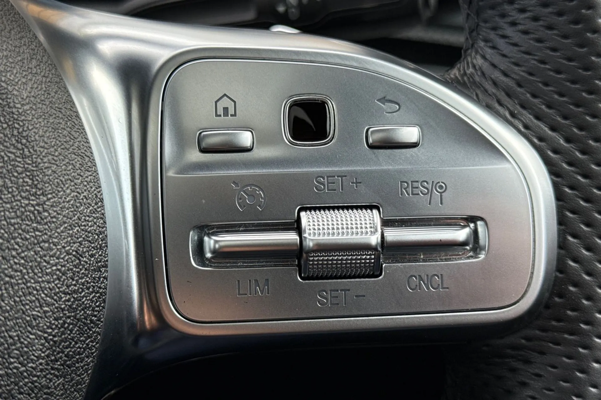 MERCEDES-BENZ CLA thumbnail image number 39